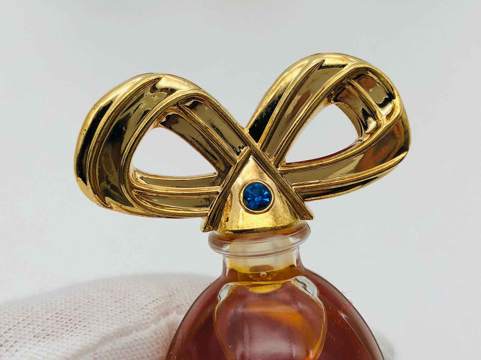 ELIZABETH TAYLOR DIAMONDS EMERALDS RUBIES SHAPPIRES VINTAGE PURE PERFUME EXTRAIT