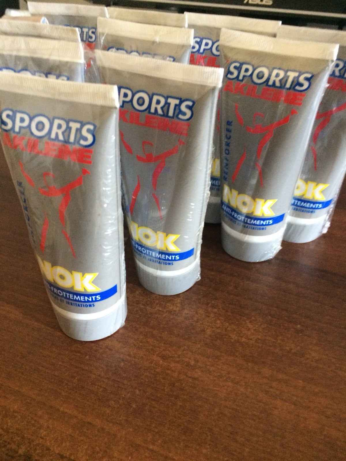 STOCK 10 AKILEINE NOK CREMA ANTI IRRITAZIONE SCARPE SPORT 75 ML LOTTO TALLONI