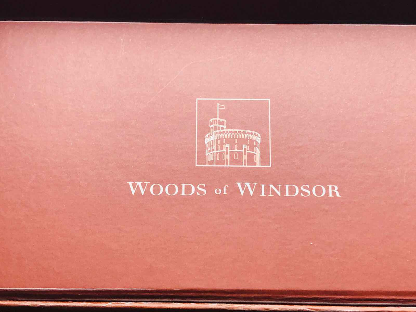 CANDELA WOODS OF WINDSOR CINNAMON ORANGE ARANCIA CANNELLA BOUGIE CANDLE PARFUME