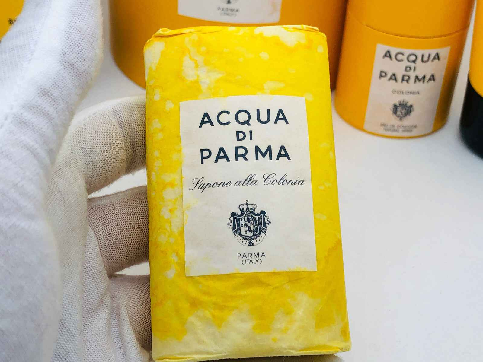 Sapone alla Colonia Acqua Di Parma Colonia Profumo con involucro giallo elegante