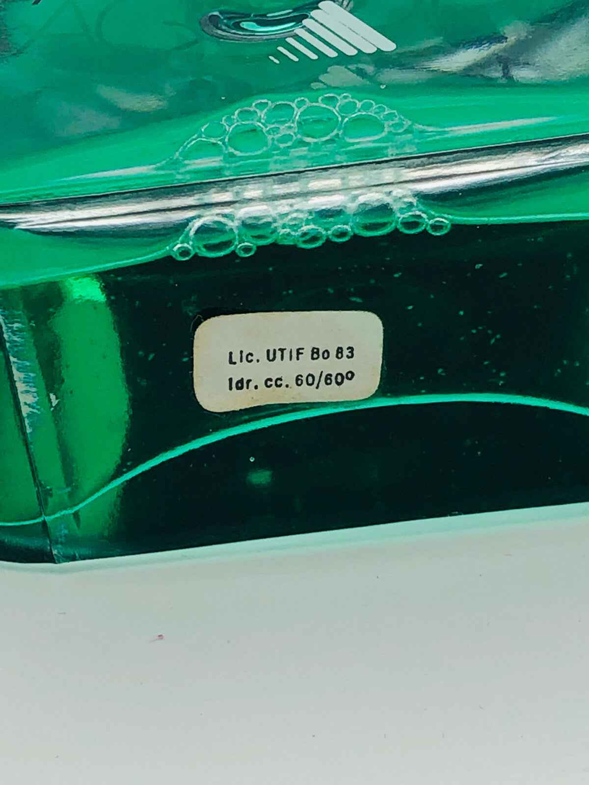 Bottiglia vintage di profumo Agnona Uomo Vintage con etichetta e design elegante in verde trasparente