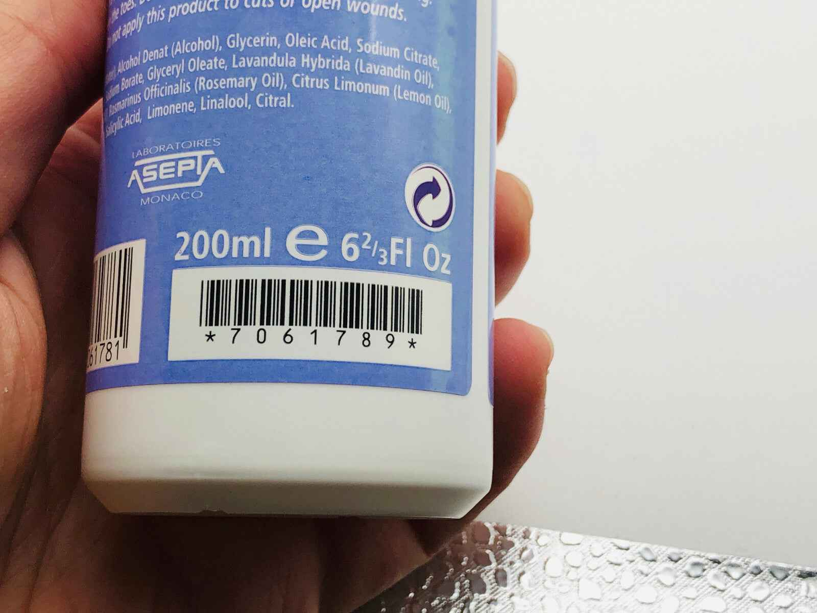 Flacone da 200ml di Lozione Piede Diabetico Akildia con ingredienti idratanti e lenitivi per la cura dei piedi