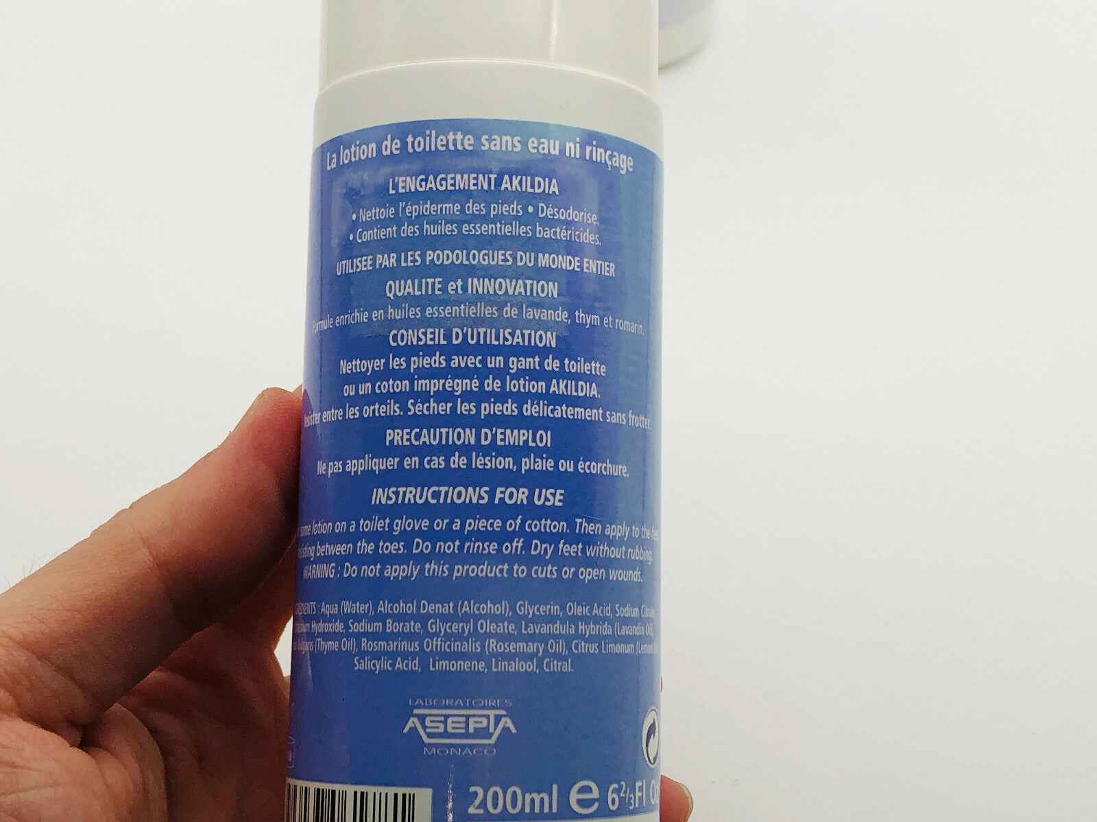 Lozione Piede Diabetico Akildia in flacone da 200 ml con istruzioni sull'uso e ingredienti