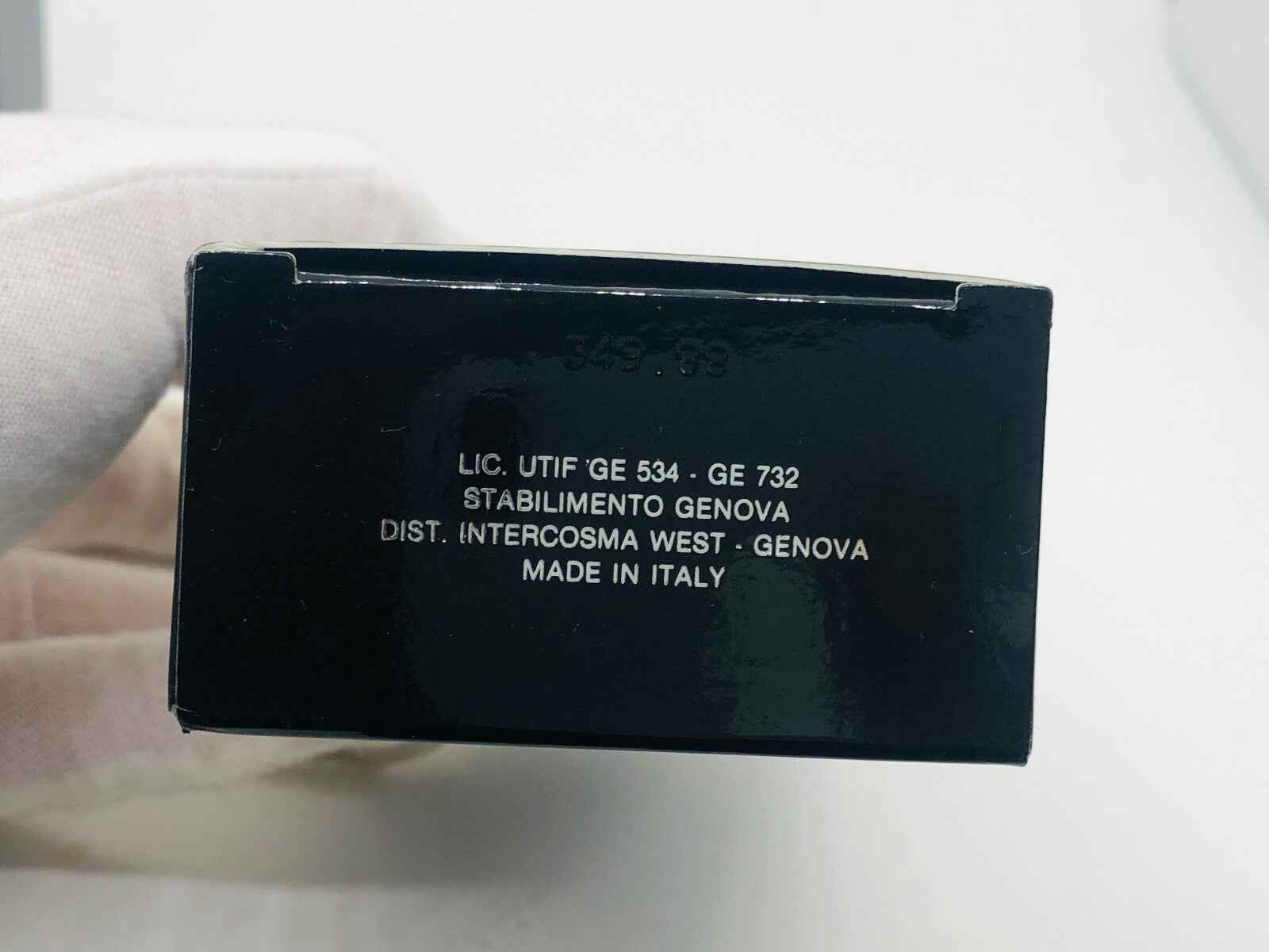 Scatola per prodotto Angelo Litrico Uomo Vintage con informazioni di distribuzione e made in Italy