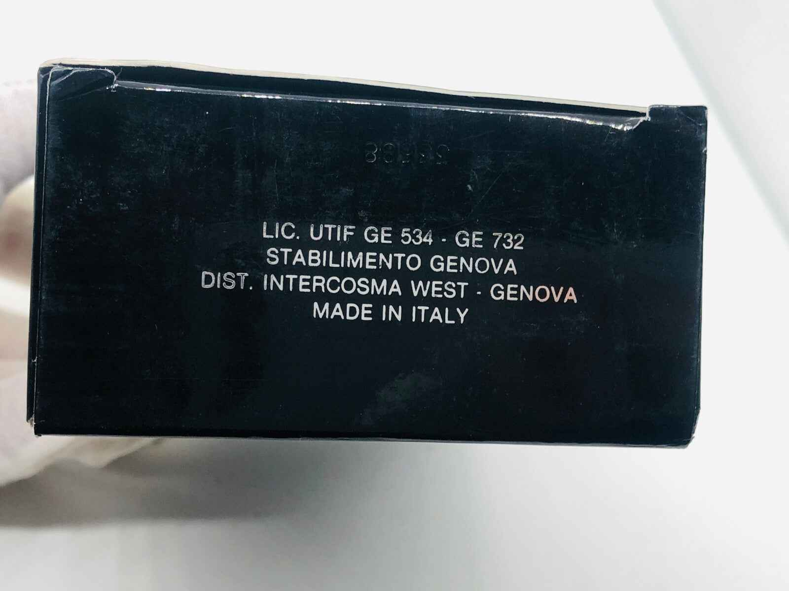 Scatola del prodotto Angelo Litrico Uomo Vintage con made in Italy e dettagli di licenza tramite Intercosma