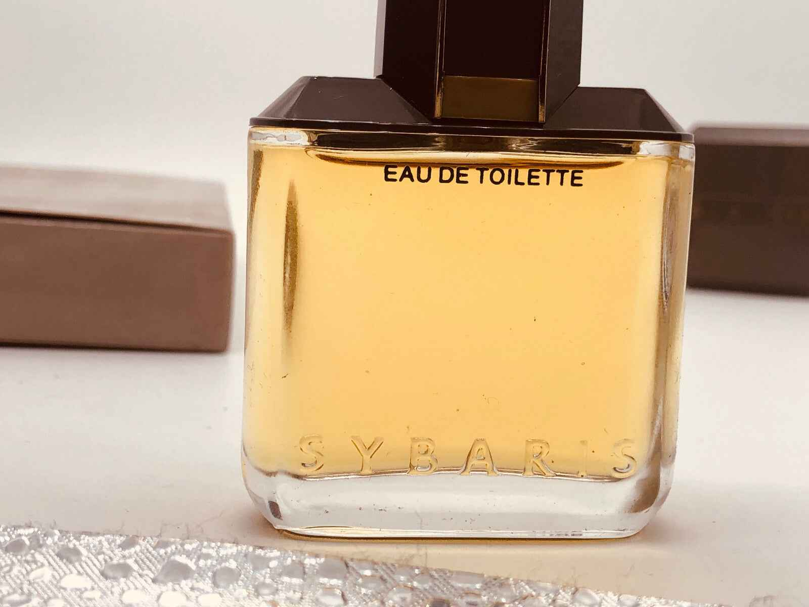 Profumo Puig Sybaris Vintage in flacone trasparente con etichetta Eau de Toilette