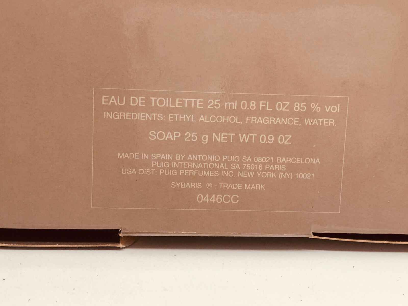 Packaging del profumo Puig Sybaris Vintage con dettagli sugli ingredienti e informazioni sul prodotto