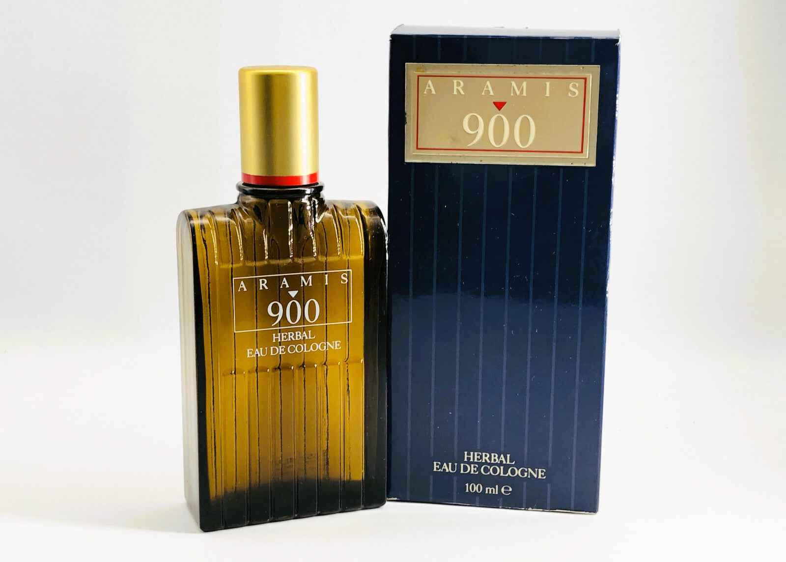Profumo Aramis 900 Herbal Vintage in bottiglia da 100 ml con confezione elegante.