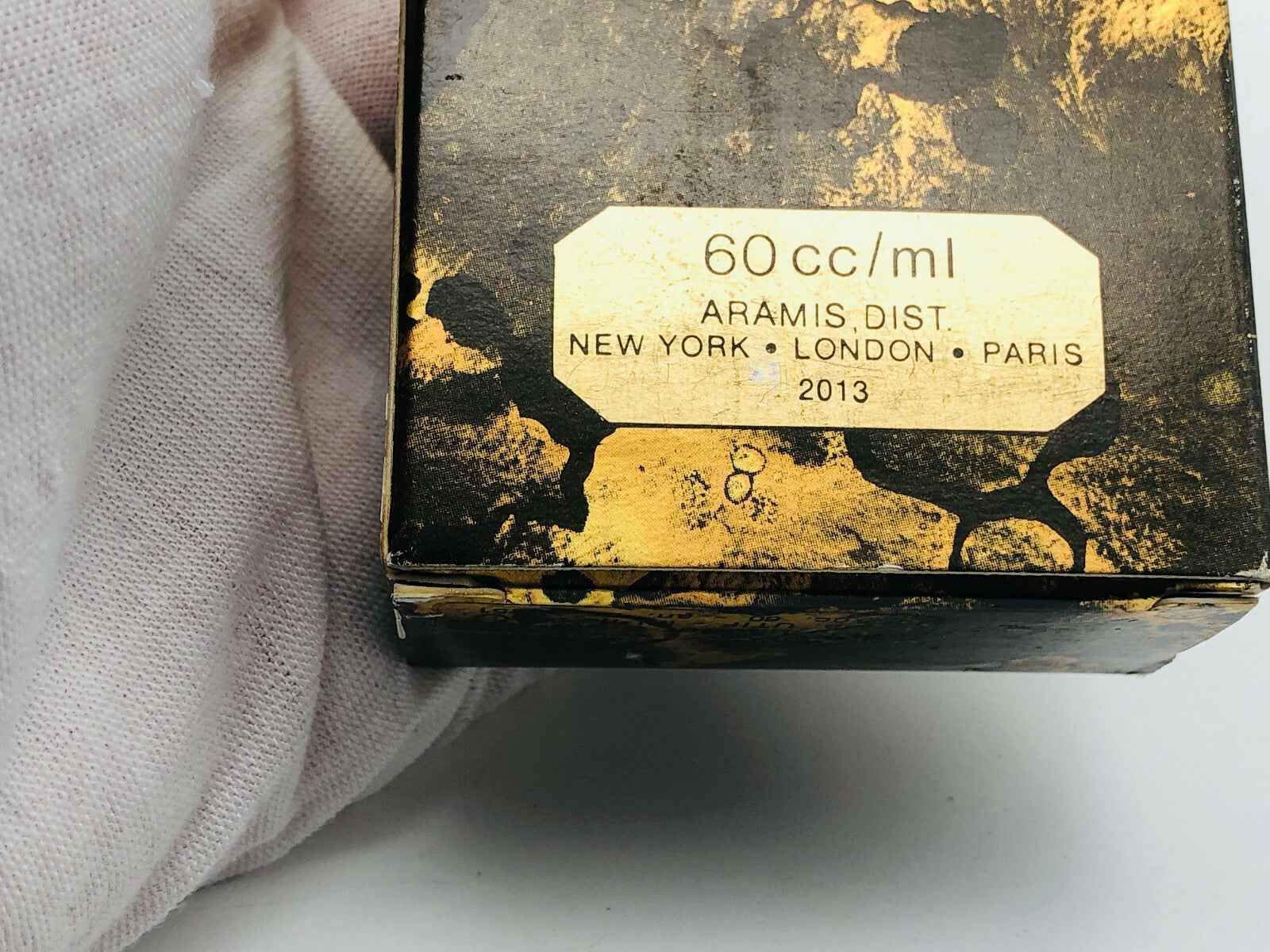 Scatola di profumo vintage Aramis Cologne Vintage da 60 cc con design elegante e dettagli storici