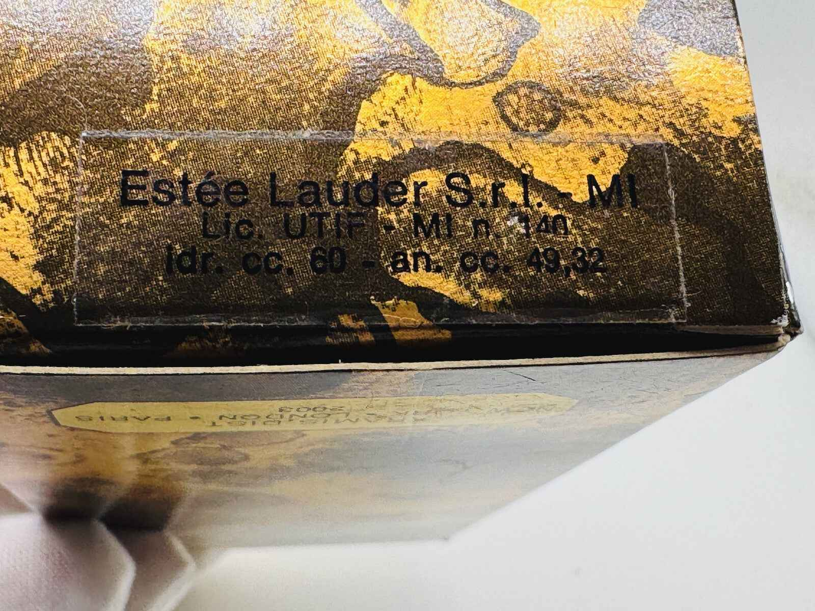 Confezione di Aramis Cologne Vintage con design elegante e dettagli dorati