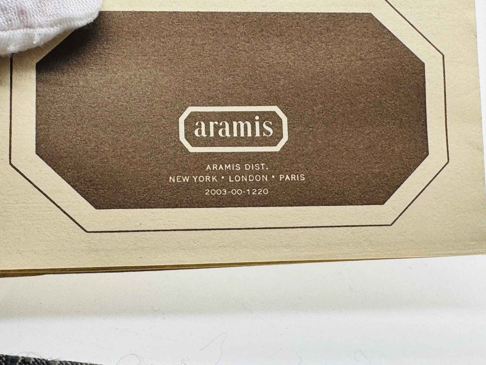 Etichetta di Aramis Dist. con informazioni su Aramis Cologne Vintage a New York, Londra e Parigi