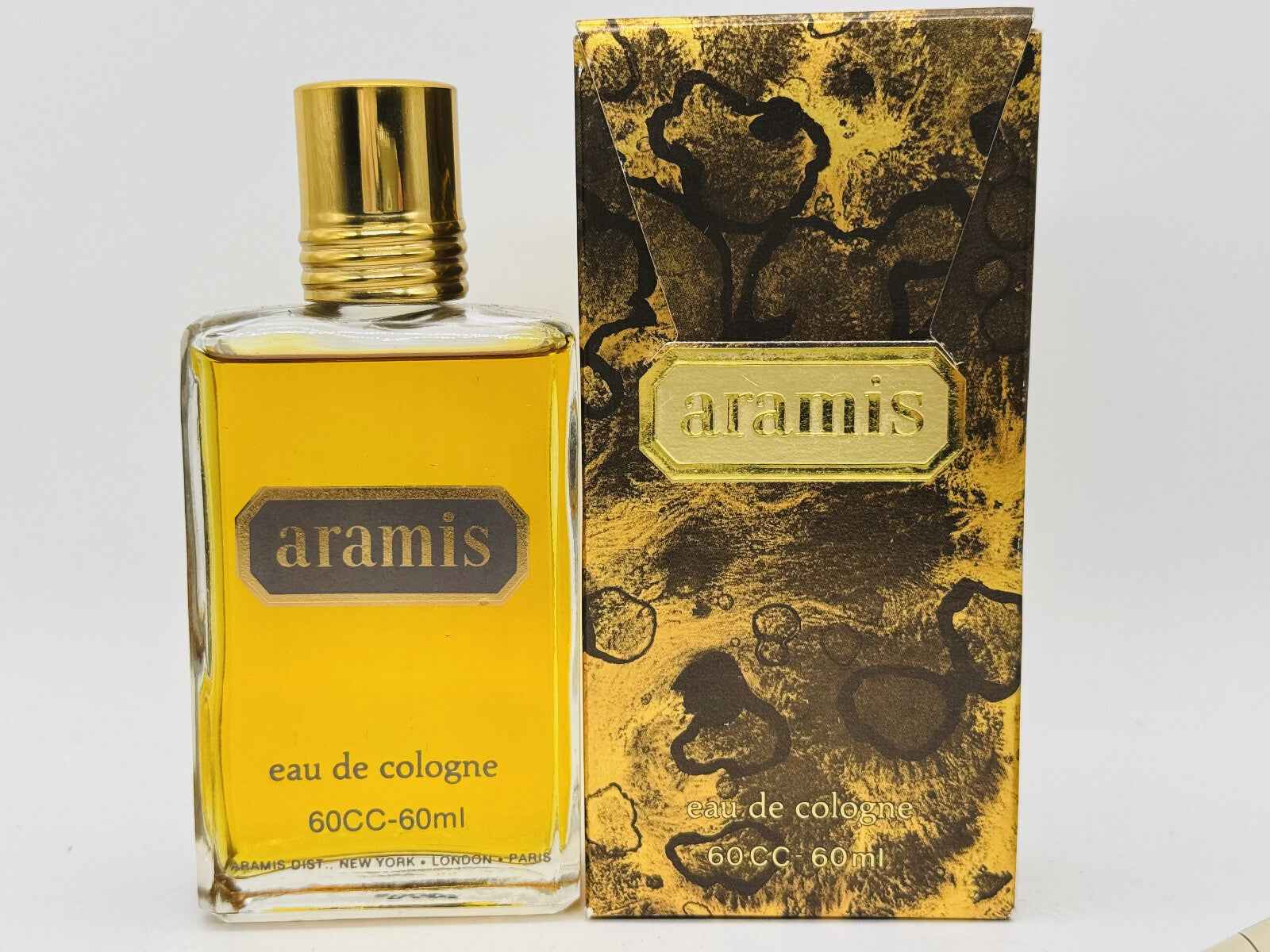 Profumo Aramis Cologne Vintage in flacone da 60ml con confezione elegante e dorata