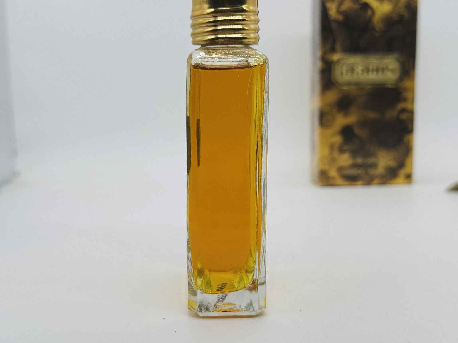 Flacone di Aramis Cologne Vintage con tappo dorato, profumo elegante e classico per uomini