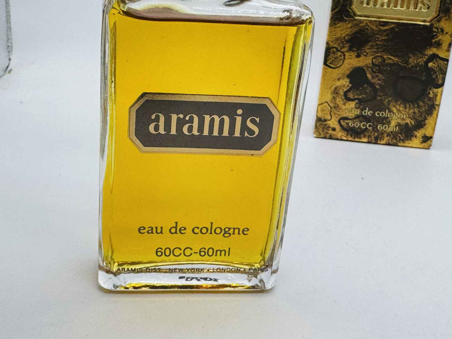 Profumo Aramis Cologne Vintage in bottiglia da 60ml con etichetta elegante, adatto per ogni occasione