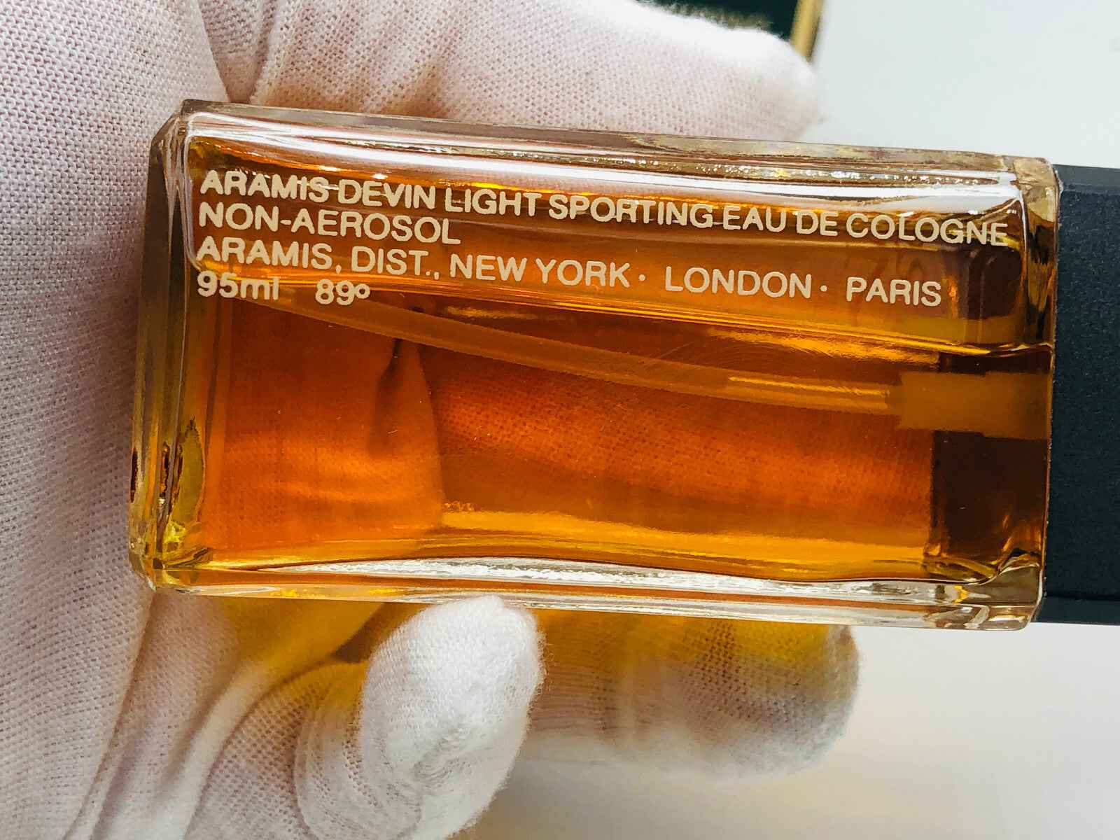Profumo Aramis Devin Country Eau de Cologne da 95ml in confezione elegante con tonalità dorate