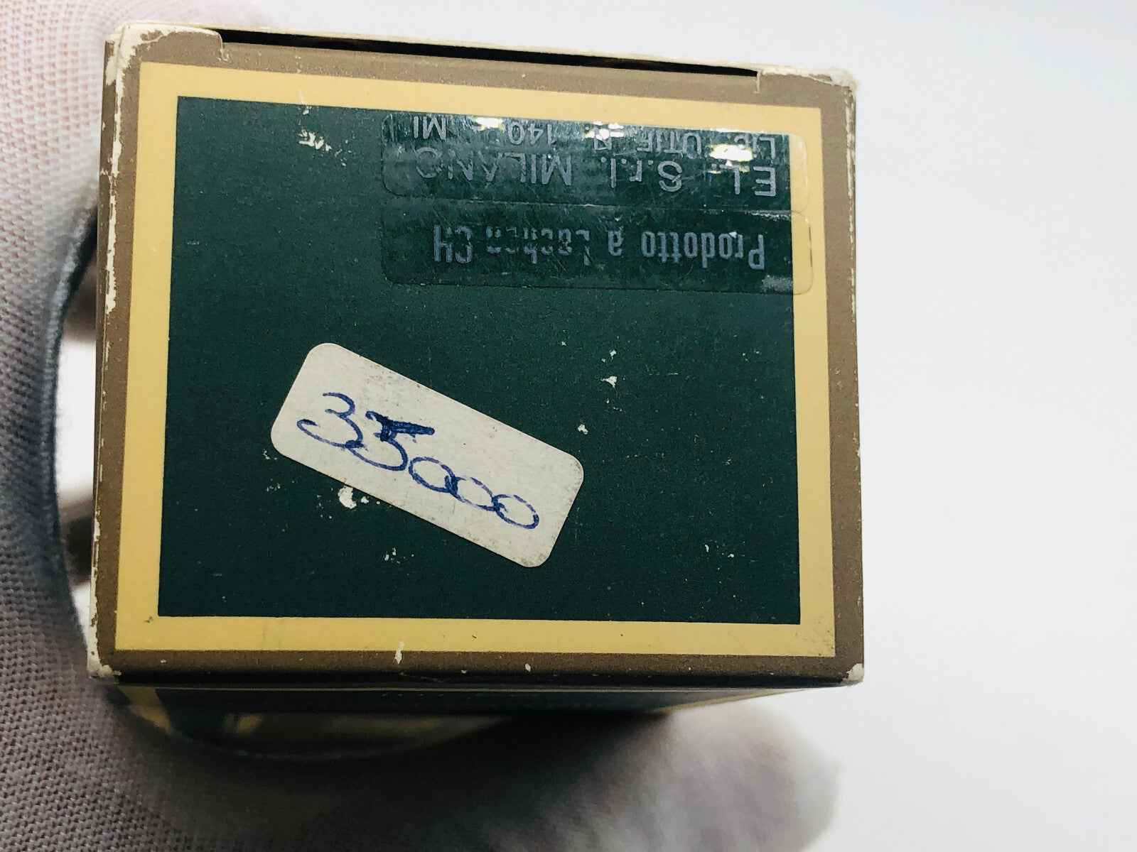 Scatola di profumo Aramis Devin Country, chiusura ermetica per una freschezza duratura