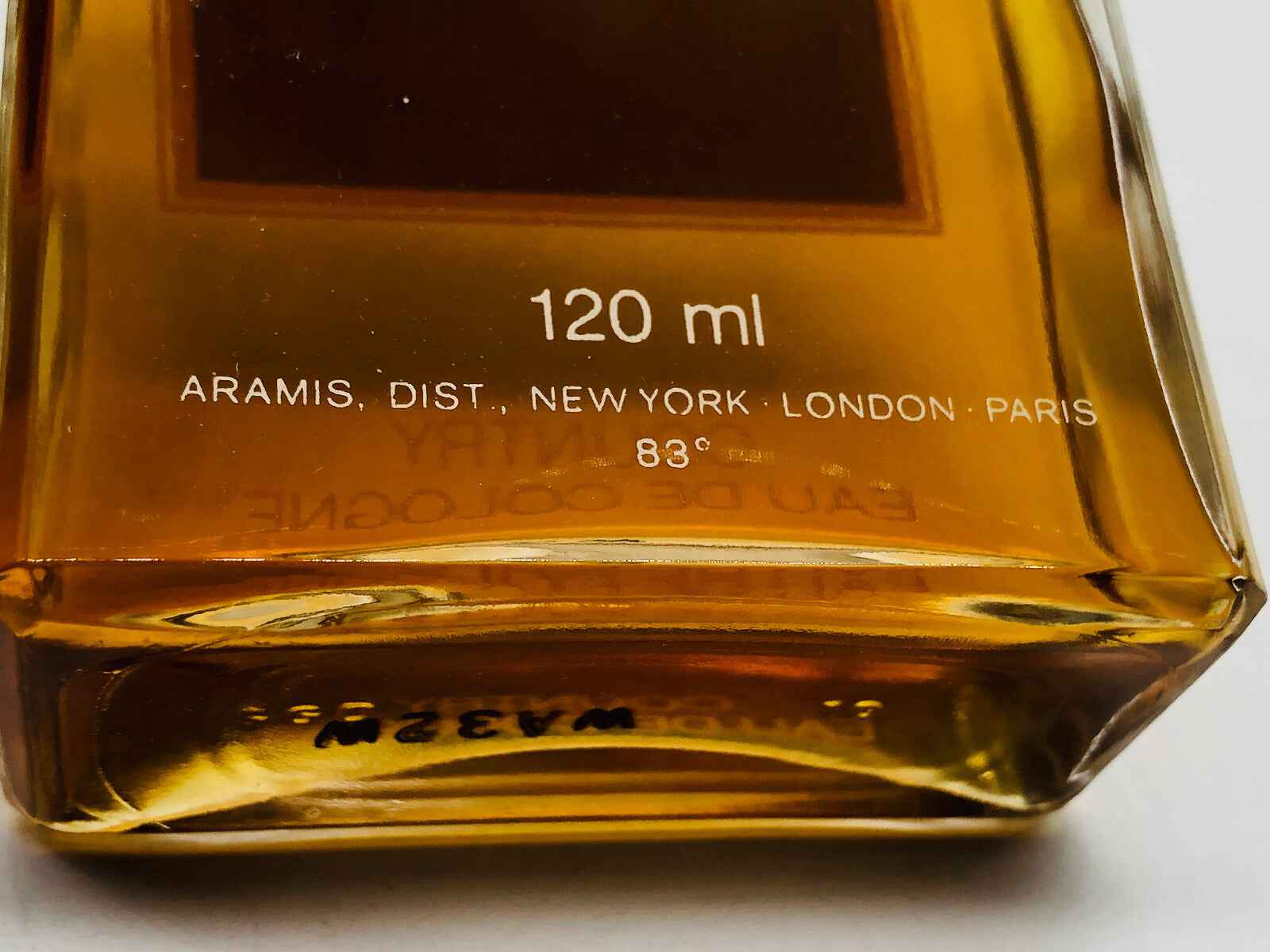 Flacone di profumo Vintage Aramis Devin Country da 120 ml con etichetta in evidenza