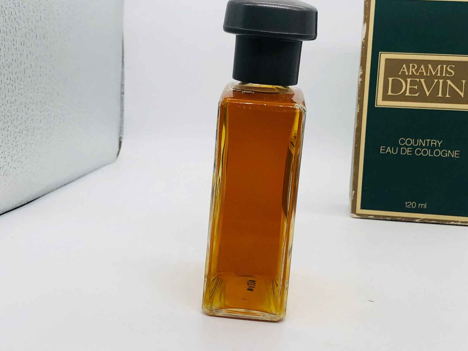 Flacone di Profumo Vintage Aramis Devin Country in formato 120 ml con tappo nero