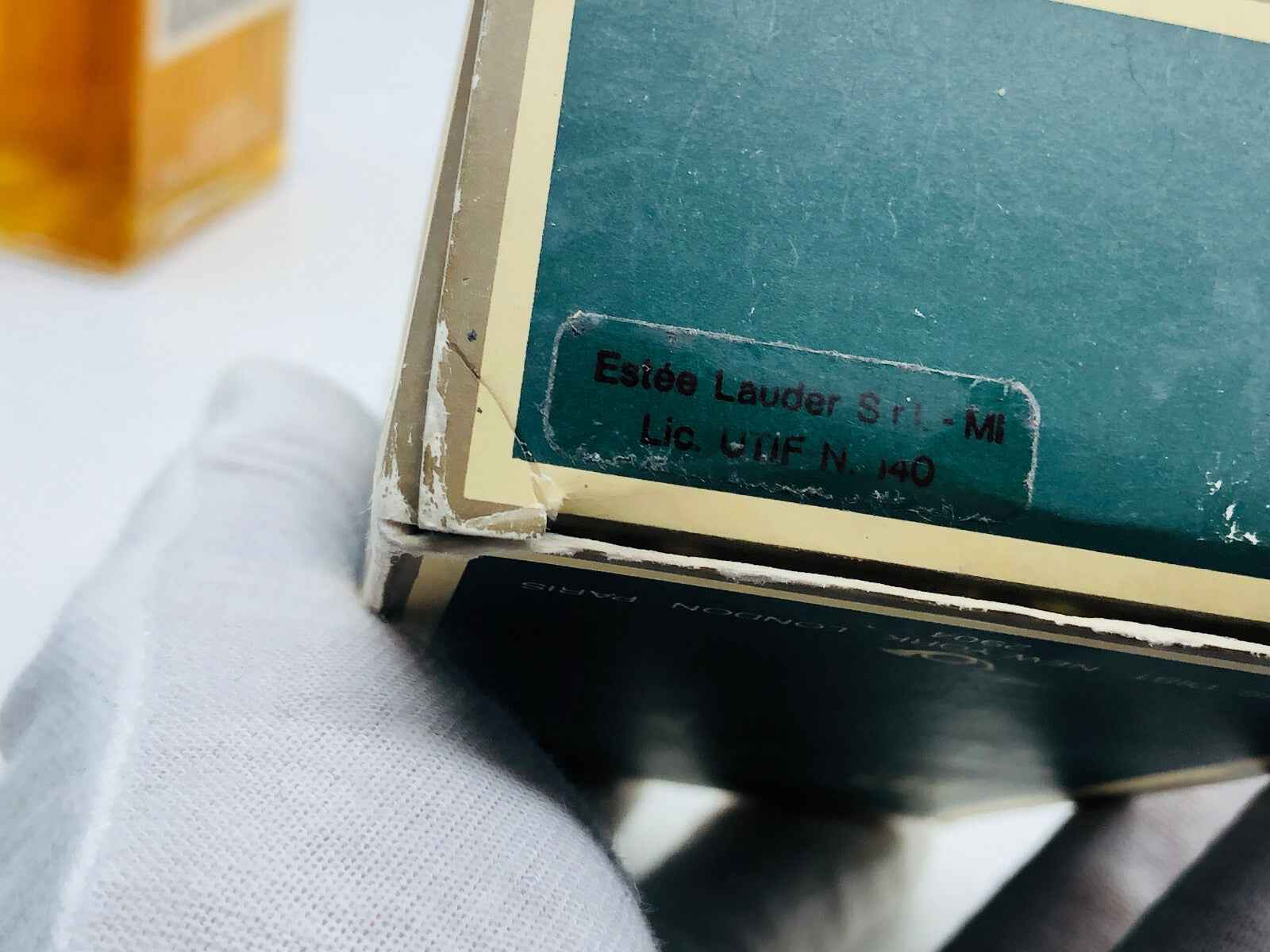 Scatola del profumo Vintage Aramis Devin Country con etichetta di provenienza e dettagli di design