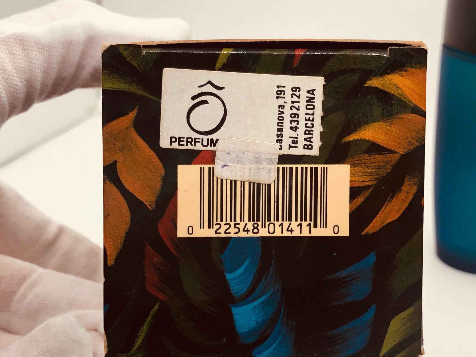 Scatola profumo Aramis Havana Vintage con design vivace e codice a barre sul retro