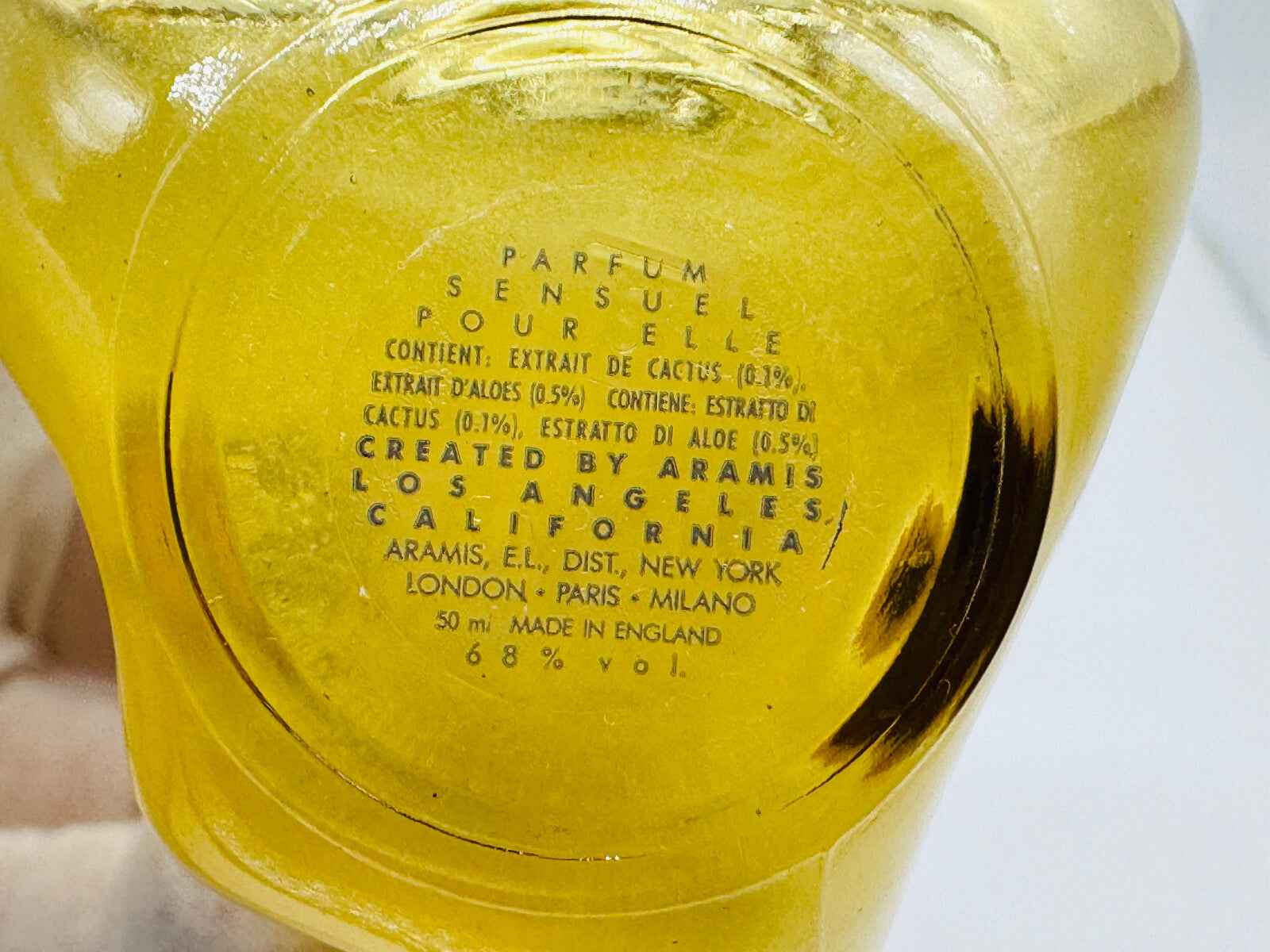 Bottiglia di Aramis New West Profumo Vintage con estratto di aloe e cactus per un profumo unico