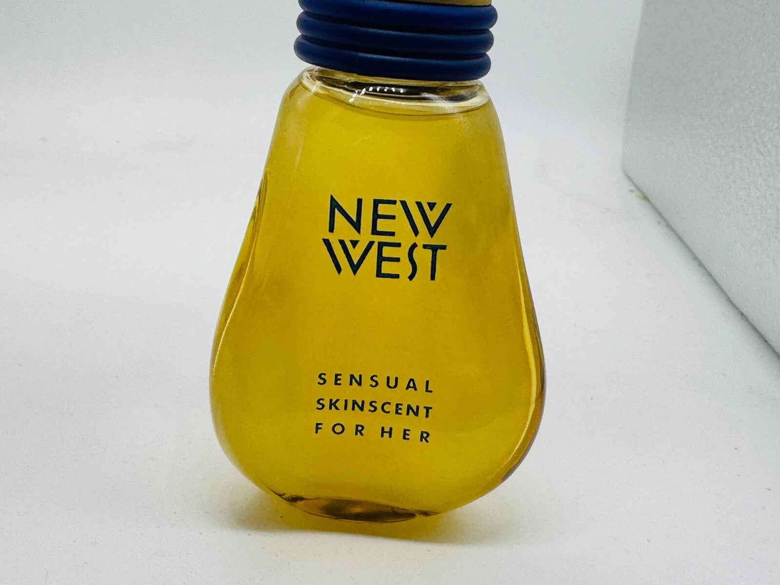 Flacone di profumo Aramis New West Profumo Vintage con design moderno e netto per donne