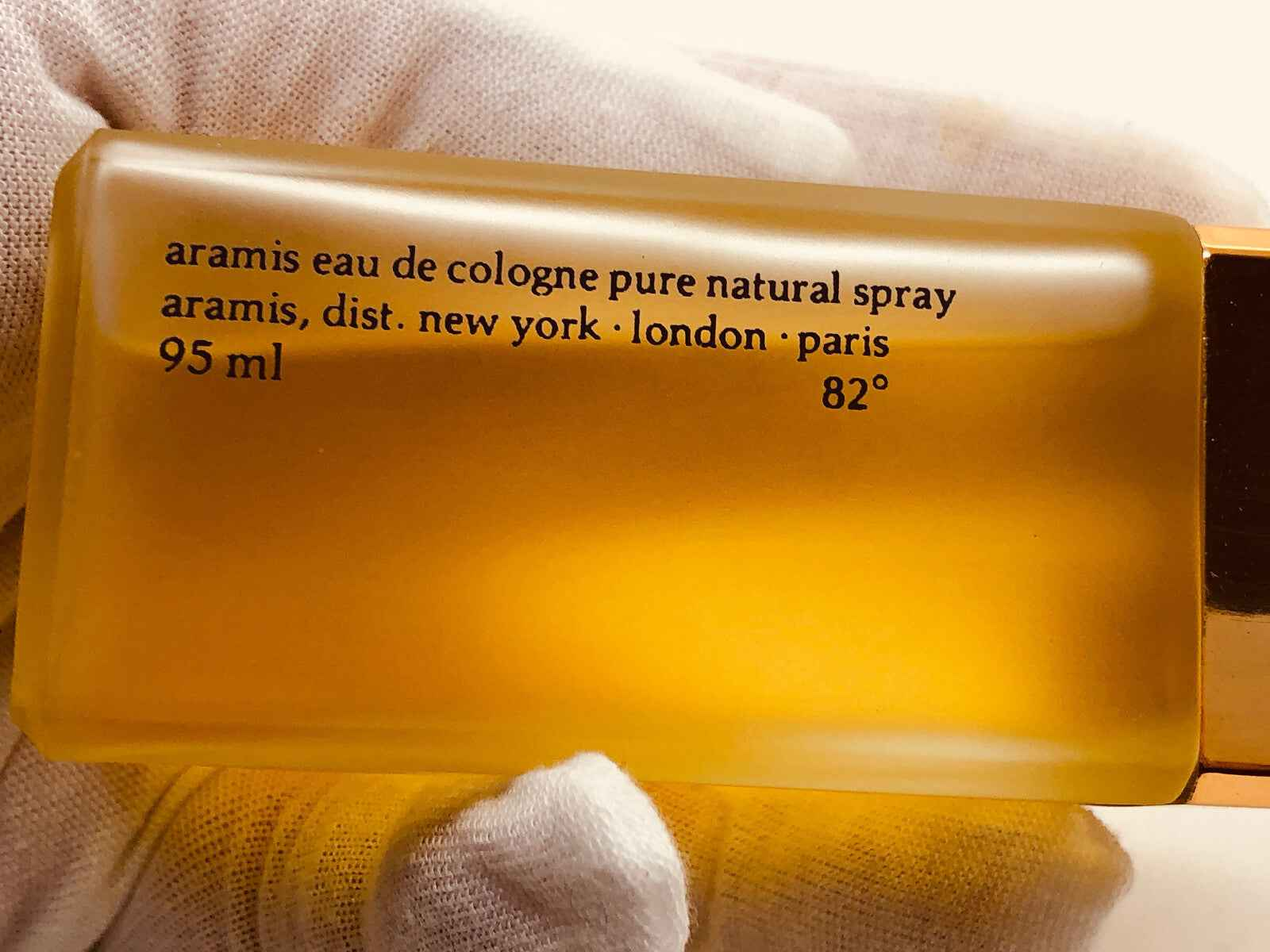 Flacone di profumo Aramis Cologne Vintage da 95 ml con spray naturale ed etichetta dettagliata