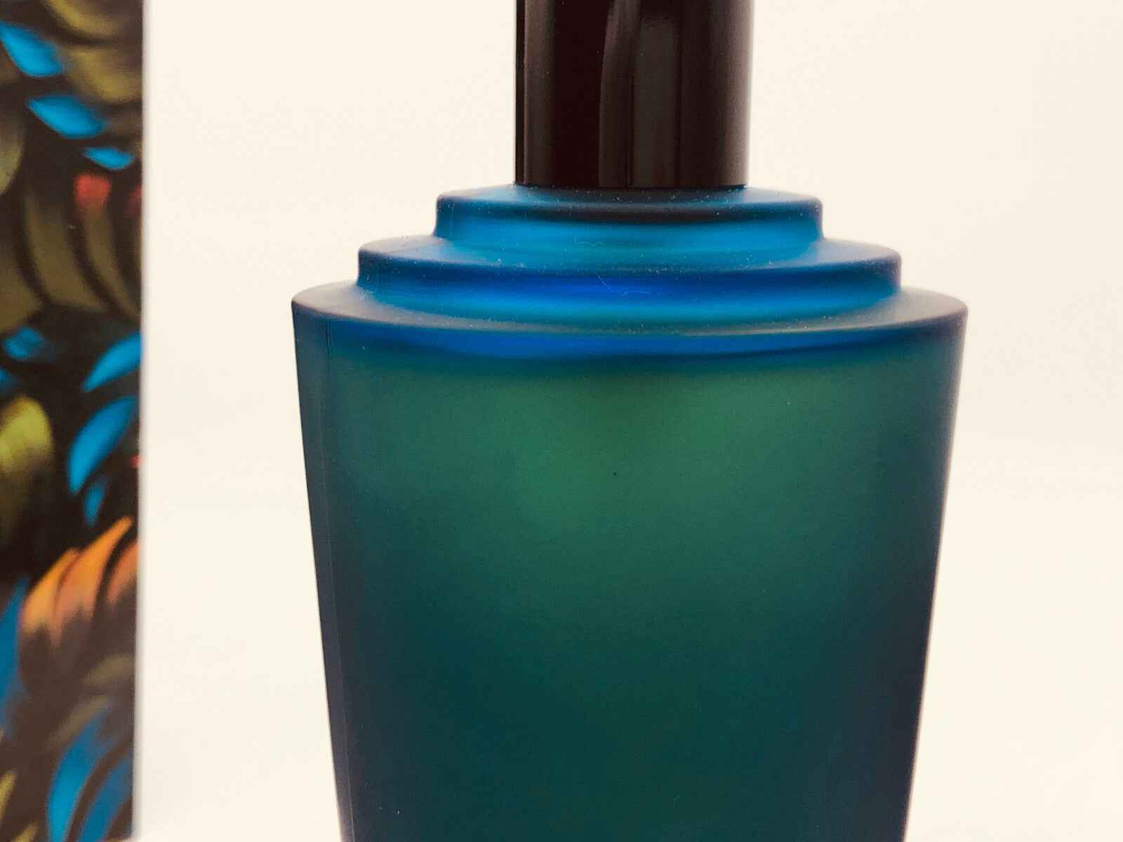 Flacone di profumo Aramis Havana Vintage con design elegante in tonalità verde e blu