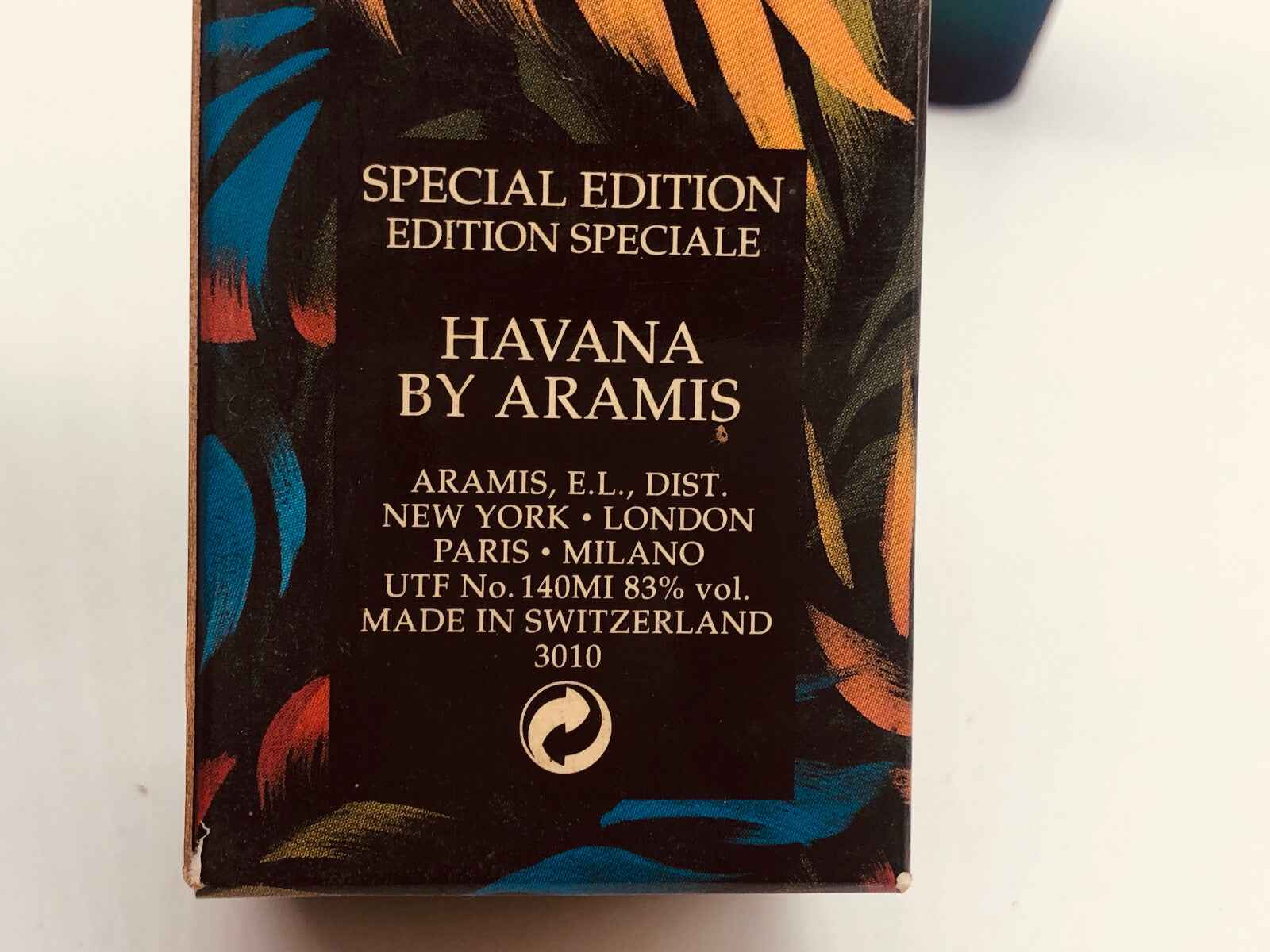 Scatola del profumo Aramis Havana Vintage in edizione speciale con design colorato