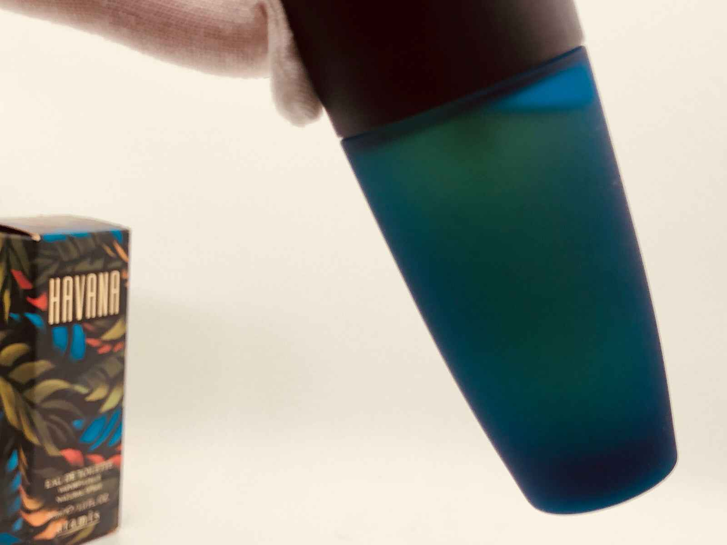 Flacone di Profumo Aramis Havana Vintage con design elegante e tonalità blu e verde