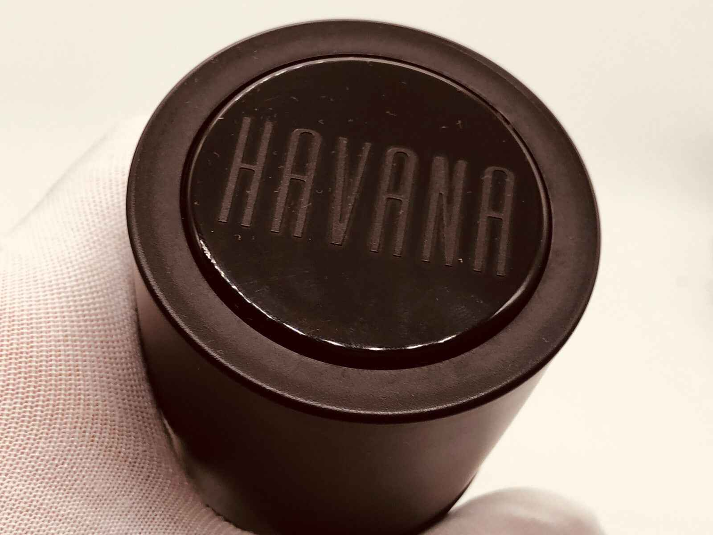 Confezione del profumo Aramis Havana Vintage con tappo elegante e design sofisticato