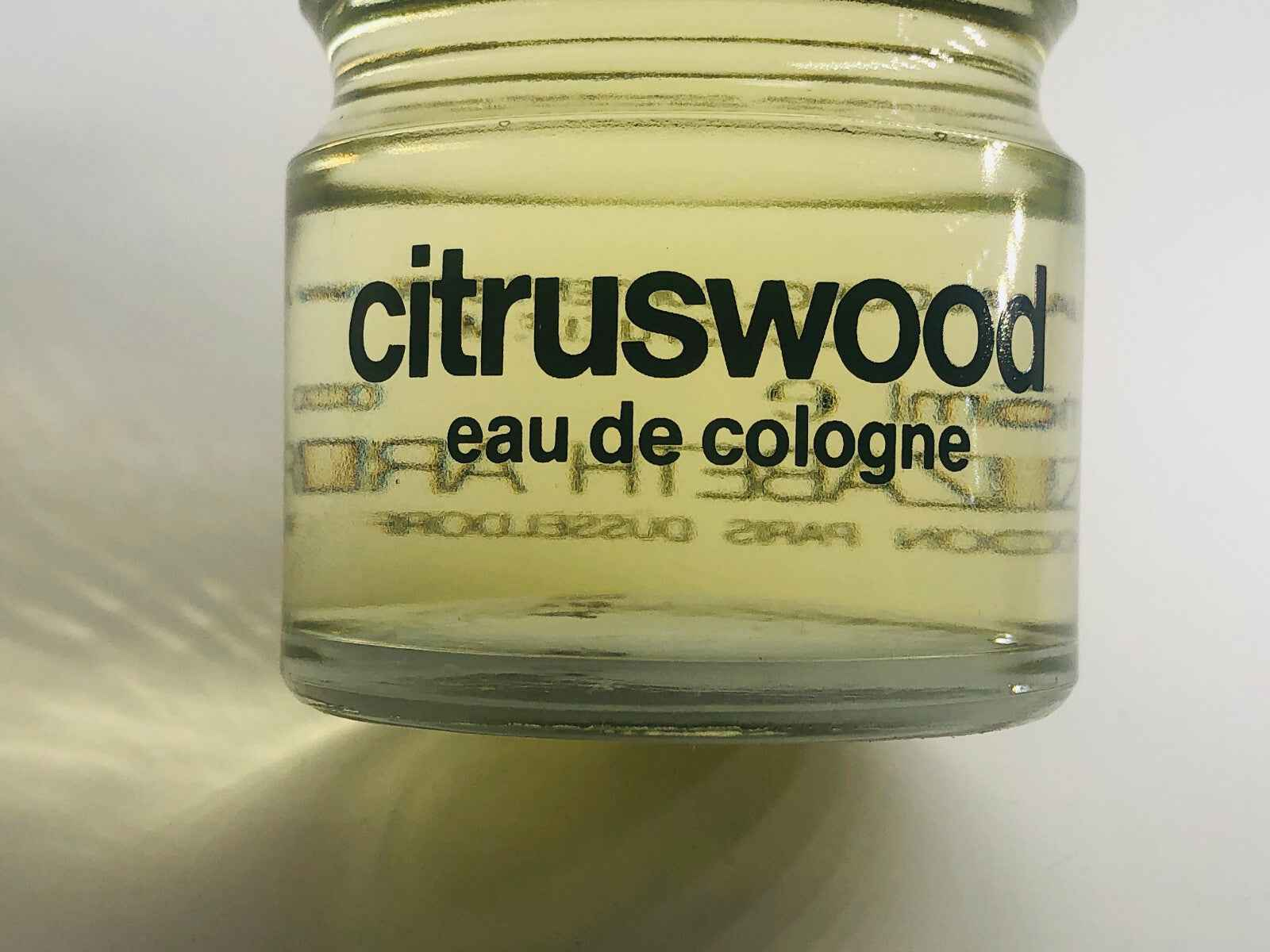 Flacone di profumo Vintage Arden Citruswood in vetro con etichetta elegante e aroma fresco