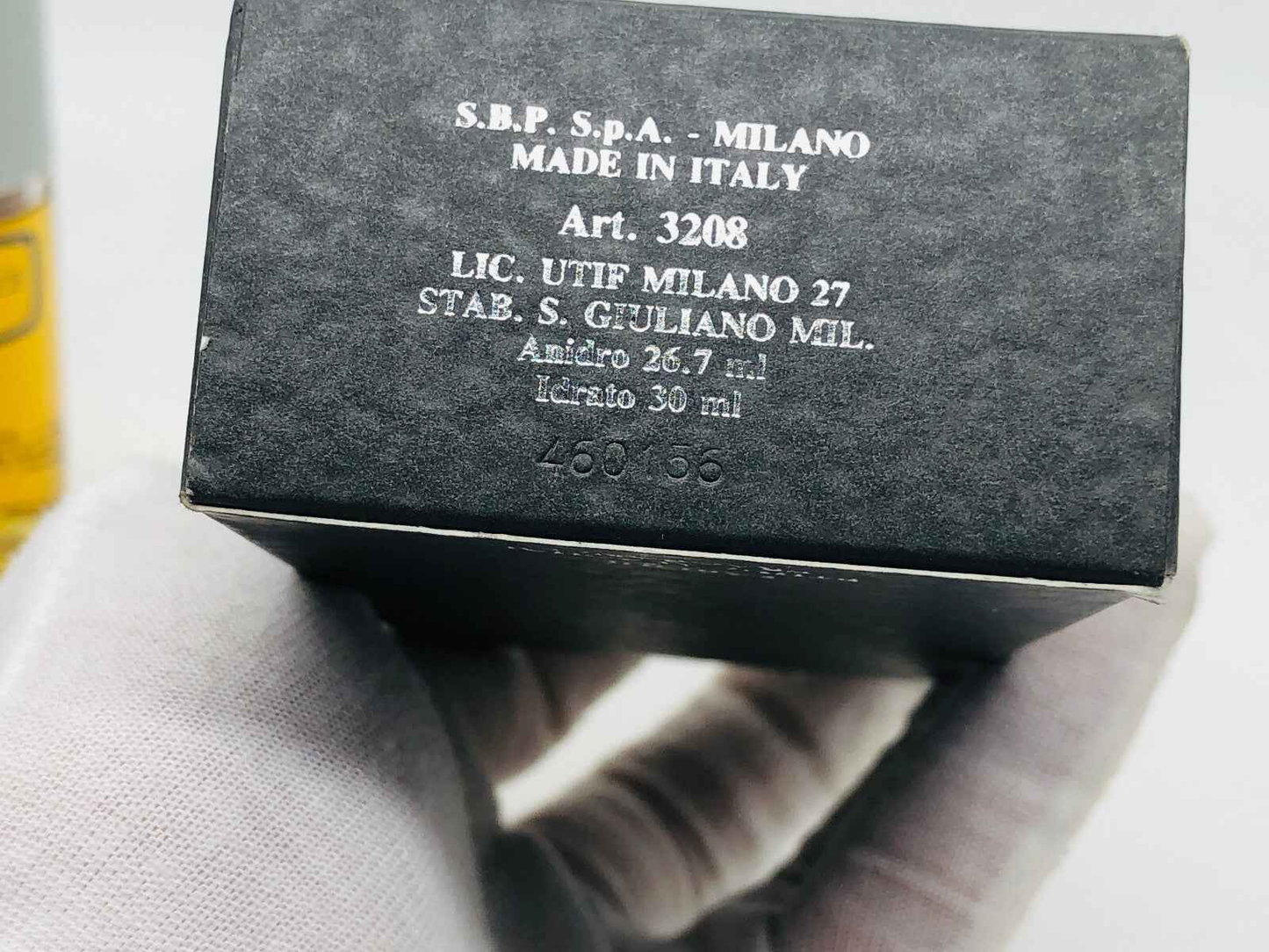 Scatola del profumo Arrogance Uomo Vintage con dettagli di produzione e volume da 30 ml
