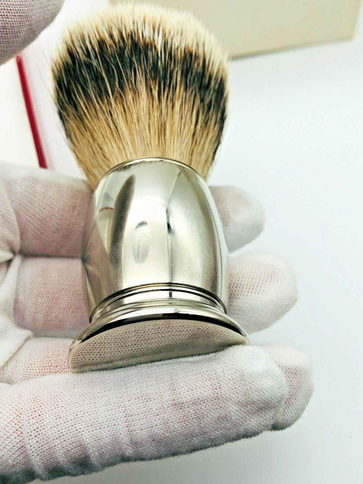 Pennello da barba Brush Silvertip Badger con manico in acciaio lucido per una rasatura impeccabile