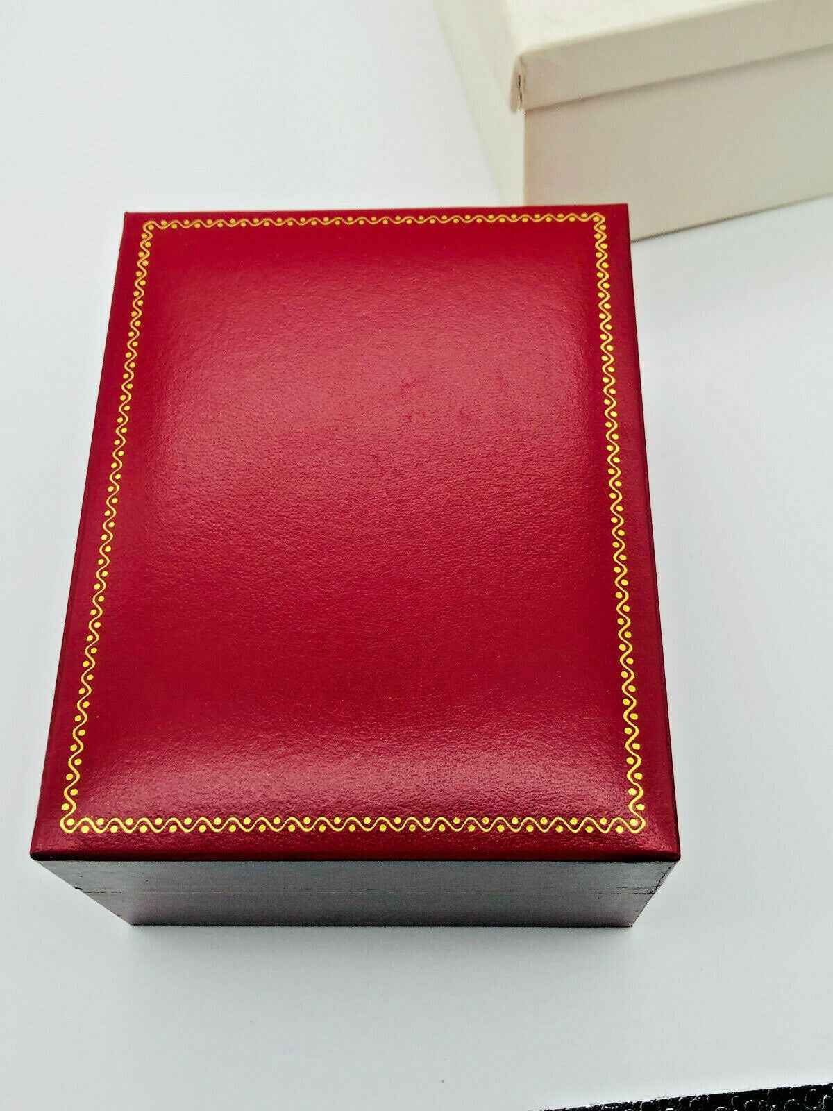 Scatola elegante rossa per il Brush Silvertip Badger di The Art Of Shaving