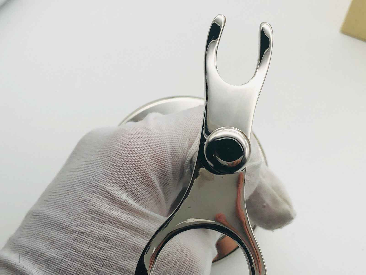 Supporto di lusso in nichel Art Of Shaving per rasoio, elegante e funzionale per la tua routine di rasatura