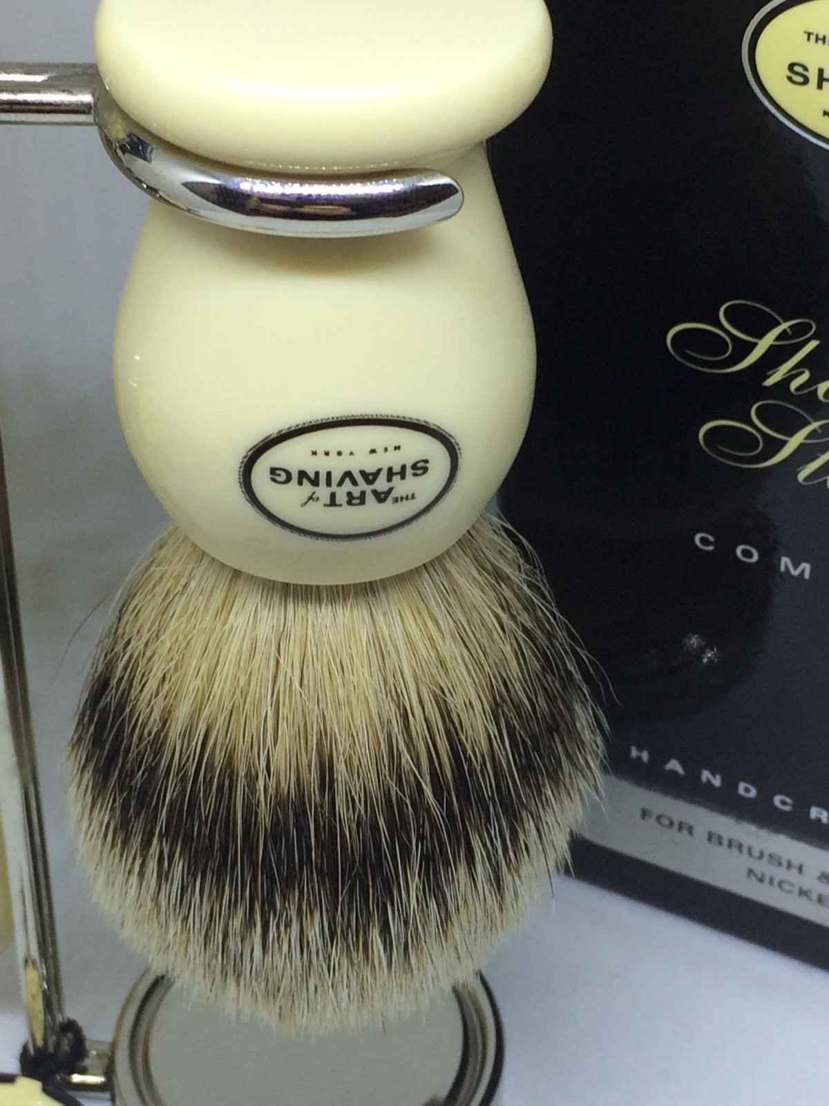 Pennello Art Of Shaving con manico in resina e setole di alta qualità per una rasatura perfetta