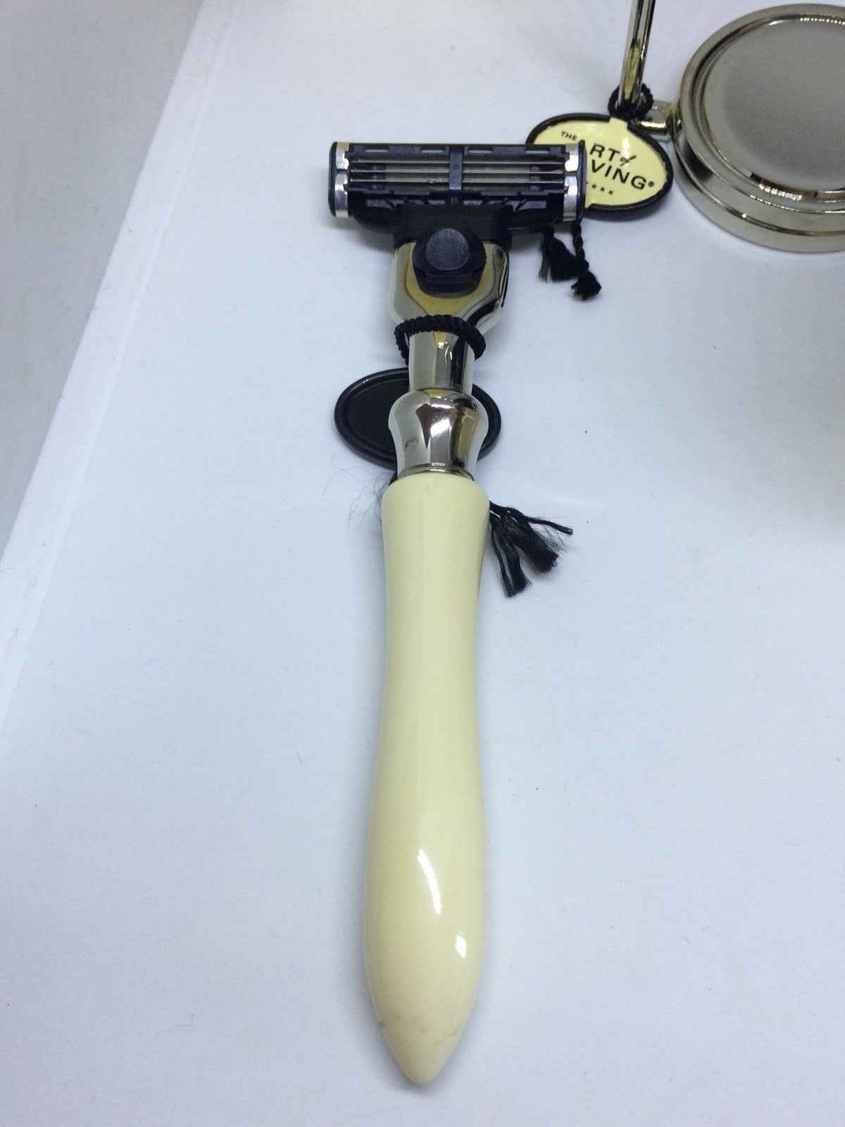Rasatore Art Of Shaving con manico elegante e rifinito, ideale per una rasatura precisa