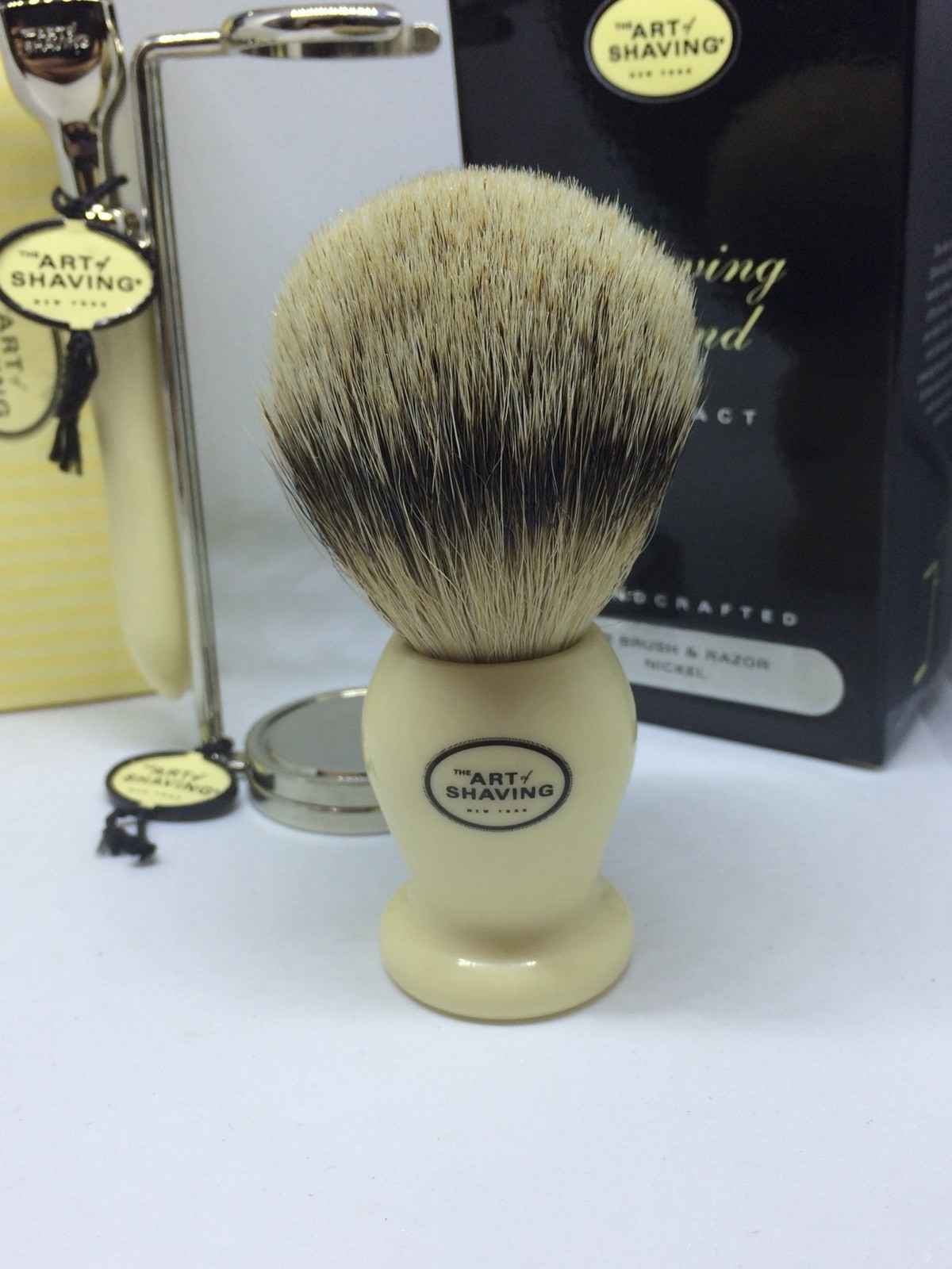 Pennello da barba Art Of Shaving con manico in resina e setole morbide per un rasatura perfetta