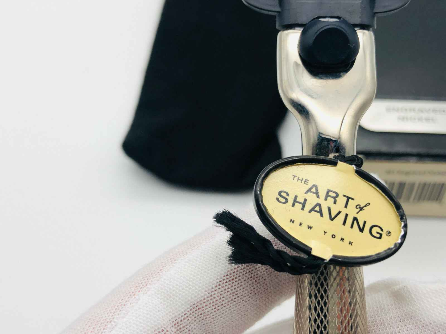 Rasoio Art Of Shaving con manico in acciaio e design elegante per una rasatura precisa