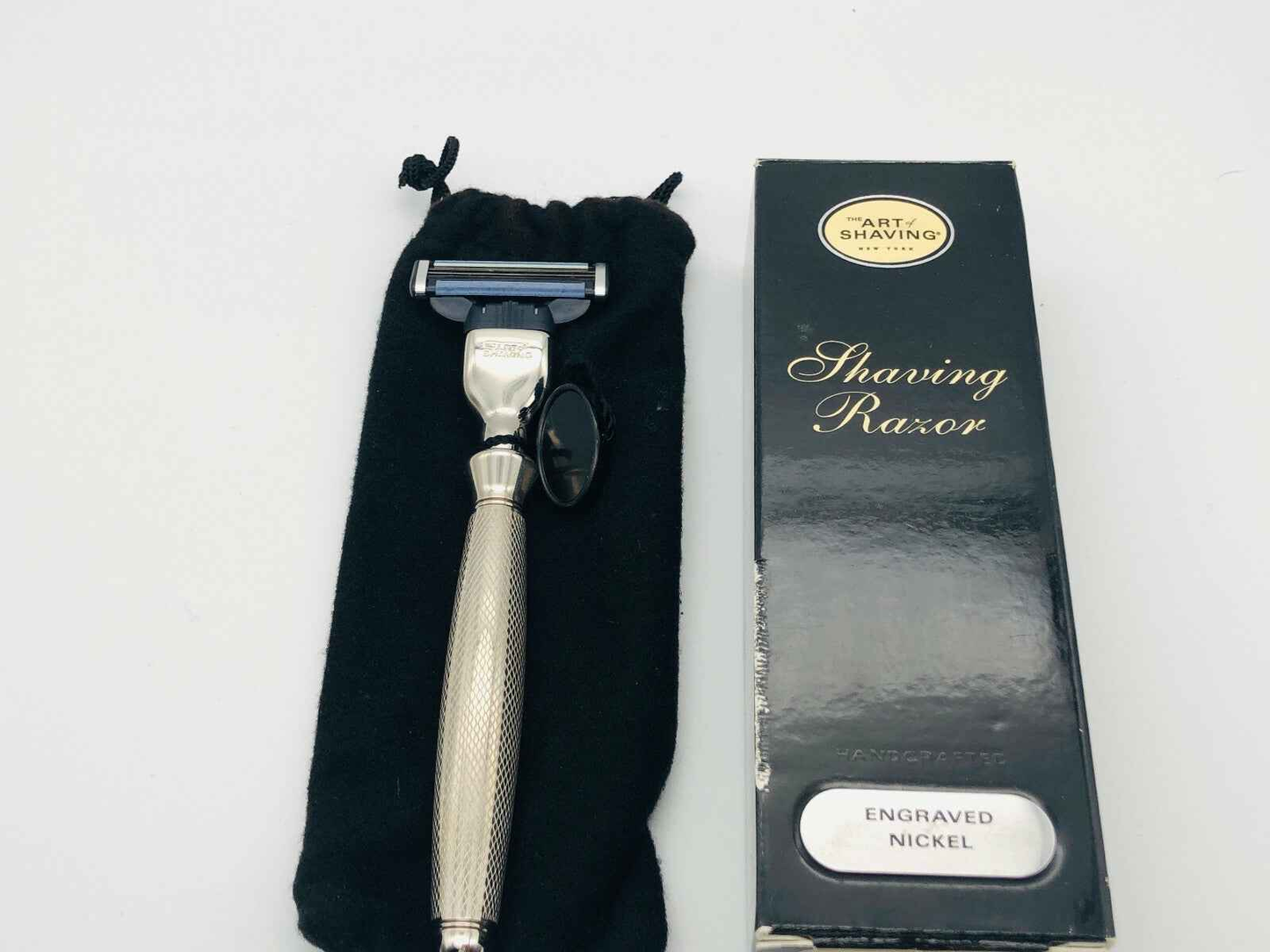 Art Of Shaving Rasoio in nichel inciso con custodia nera per una rasatura elegante