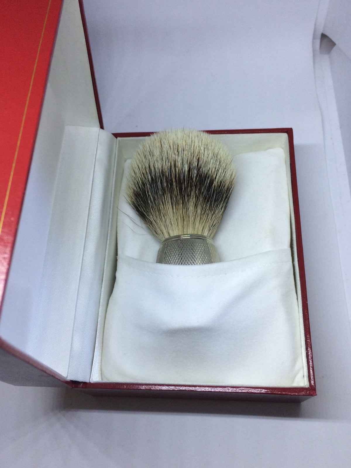 Set ART OF SHAVING con pennello in una scatola elegante, ideale per una rasatura perfetta