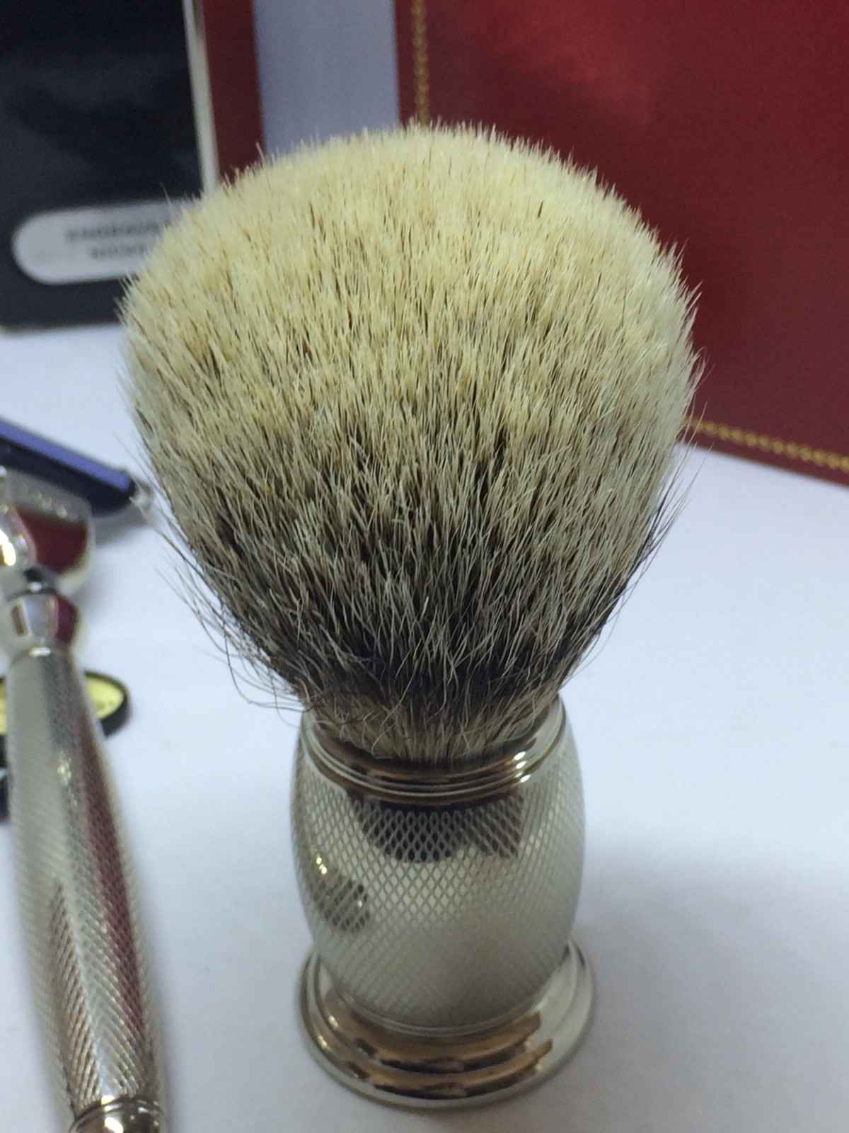 Set da barba ART OF SHAVING con pennello e rasoio di alta qualità per una rasatura perfetta