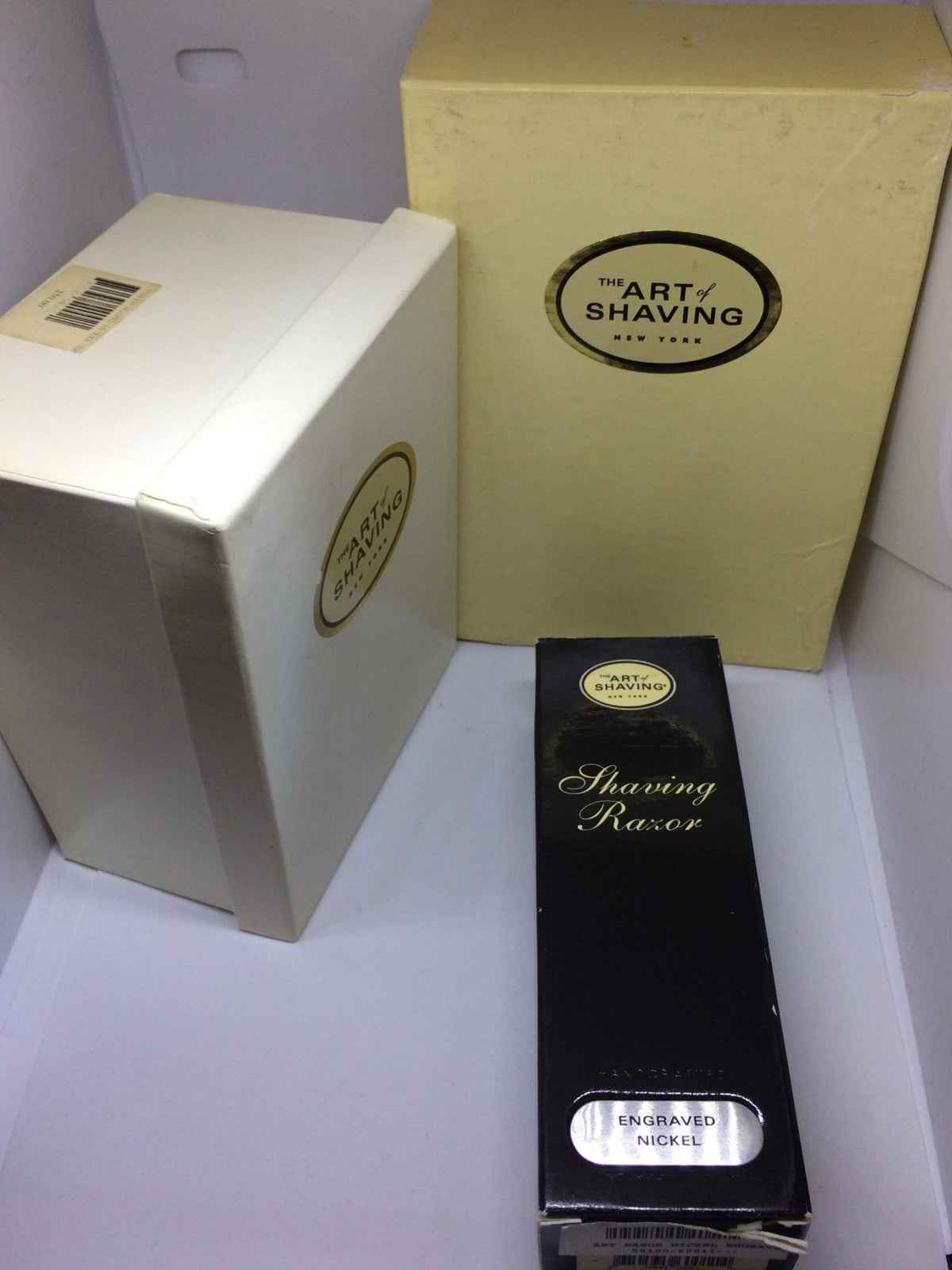 Set per la rasatura ART OF SHAVING SET BRUSH RAZOR con prodotti eleganti in confezioni premium
