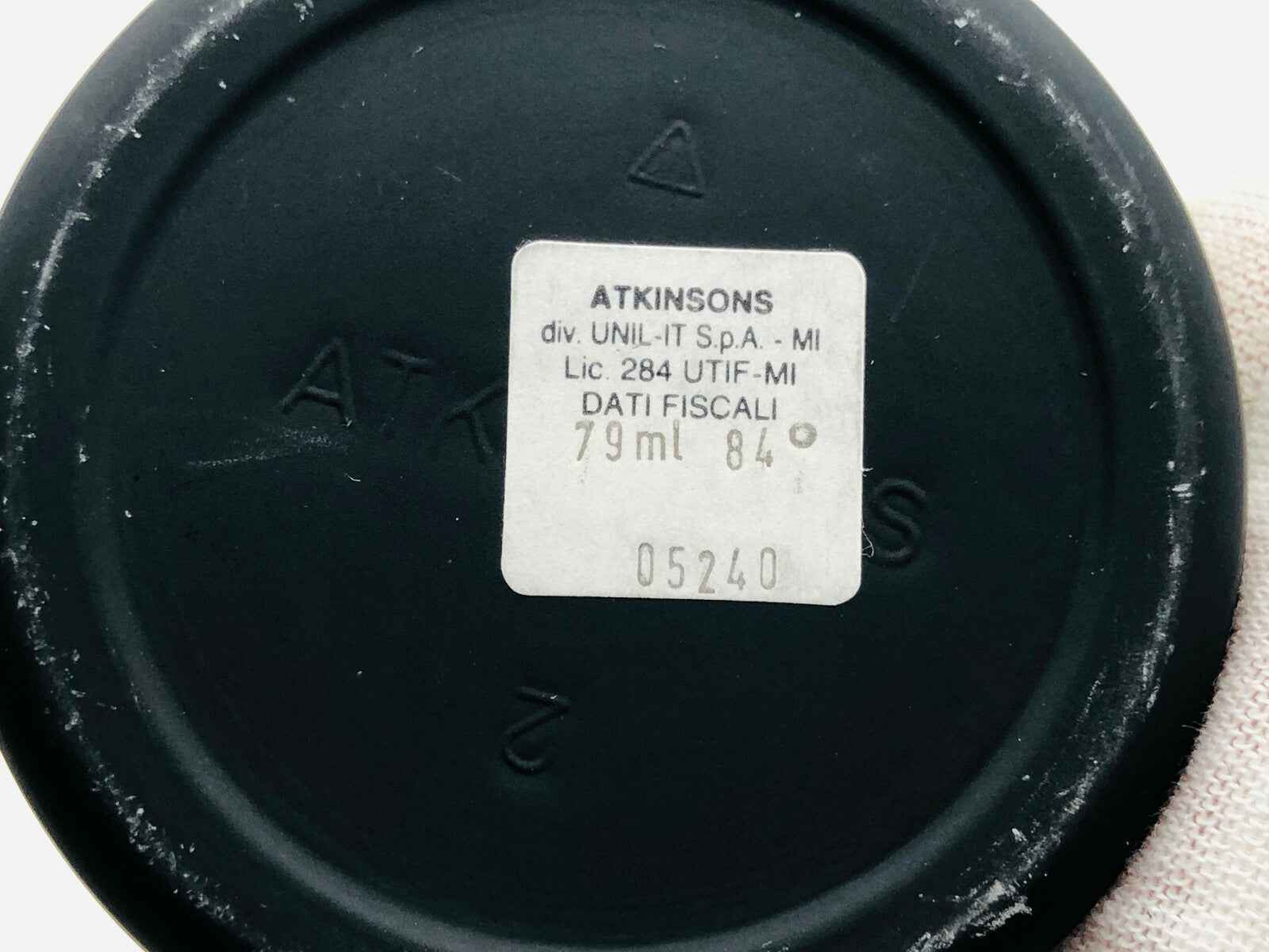 Base del profumo Atkinsons Hunter con etichetta informativa e dettagli di capacità