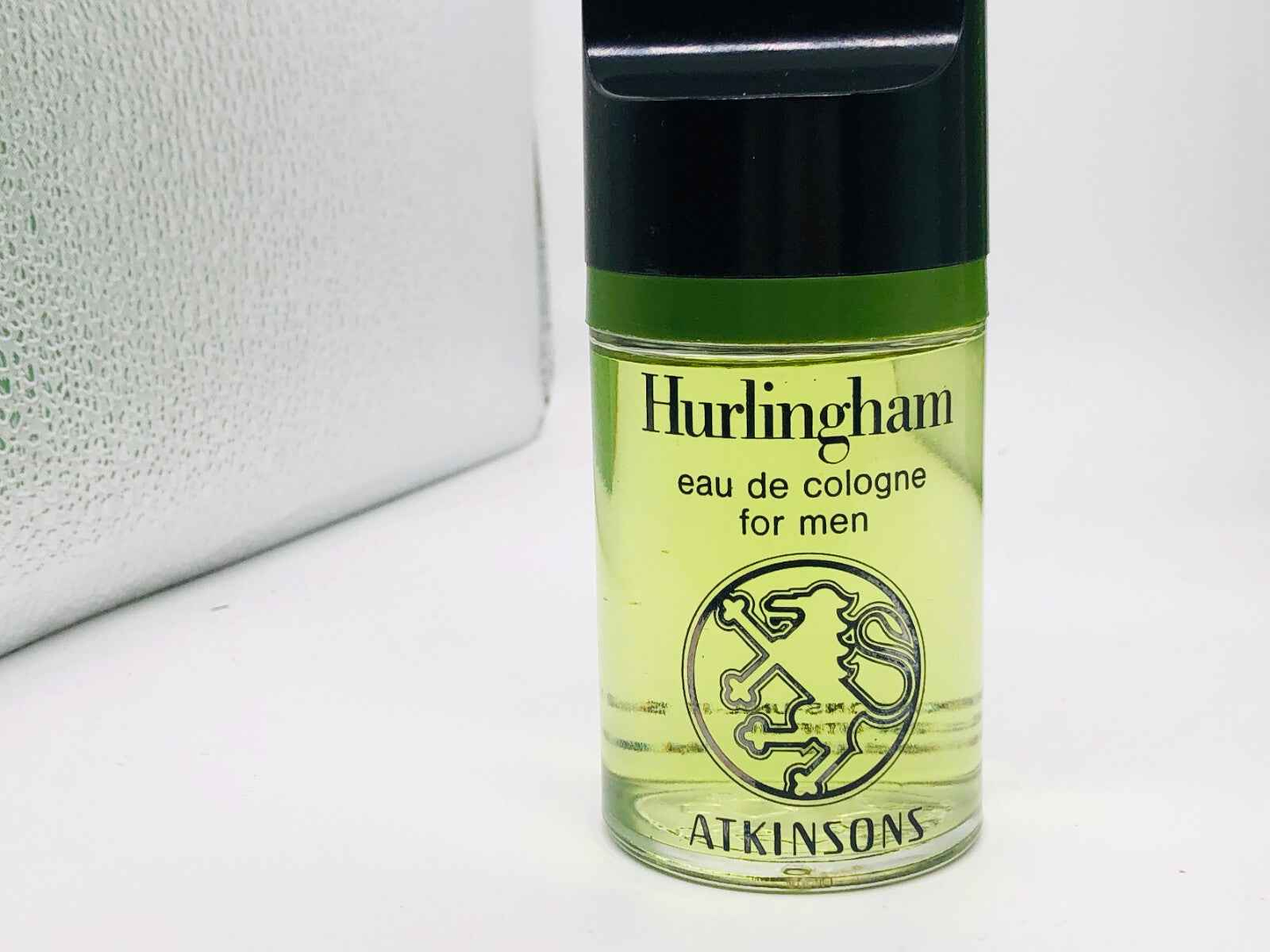 Profumo Atkinsons Hurlingham eau de cologne for men in a stylish green and clear bottle