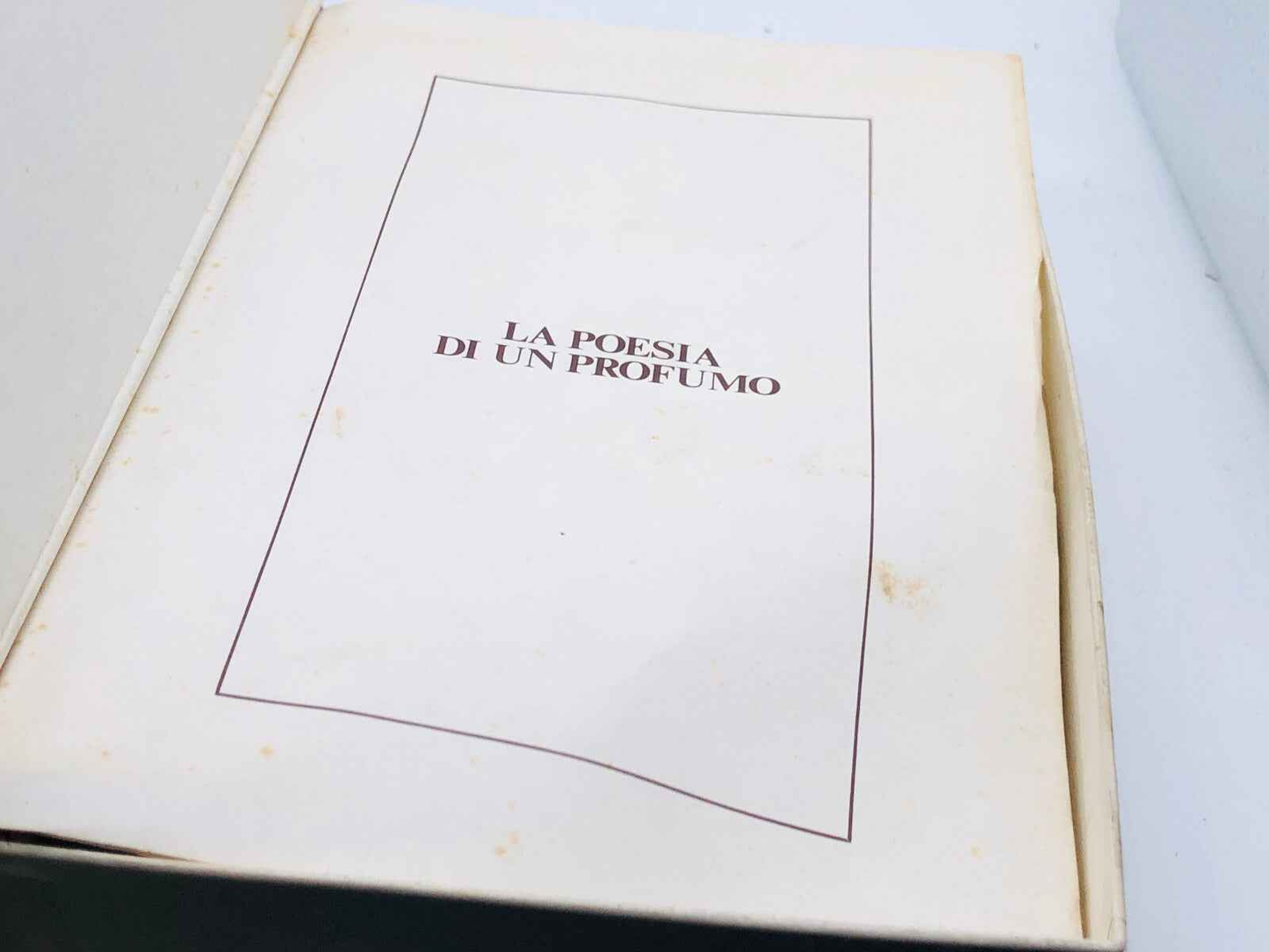 Scatola del Profumo Atkinsons Hurlingham con copertina intitolata La poesia di un profumo