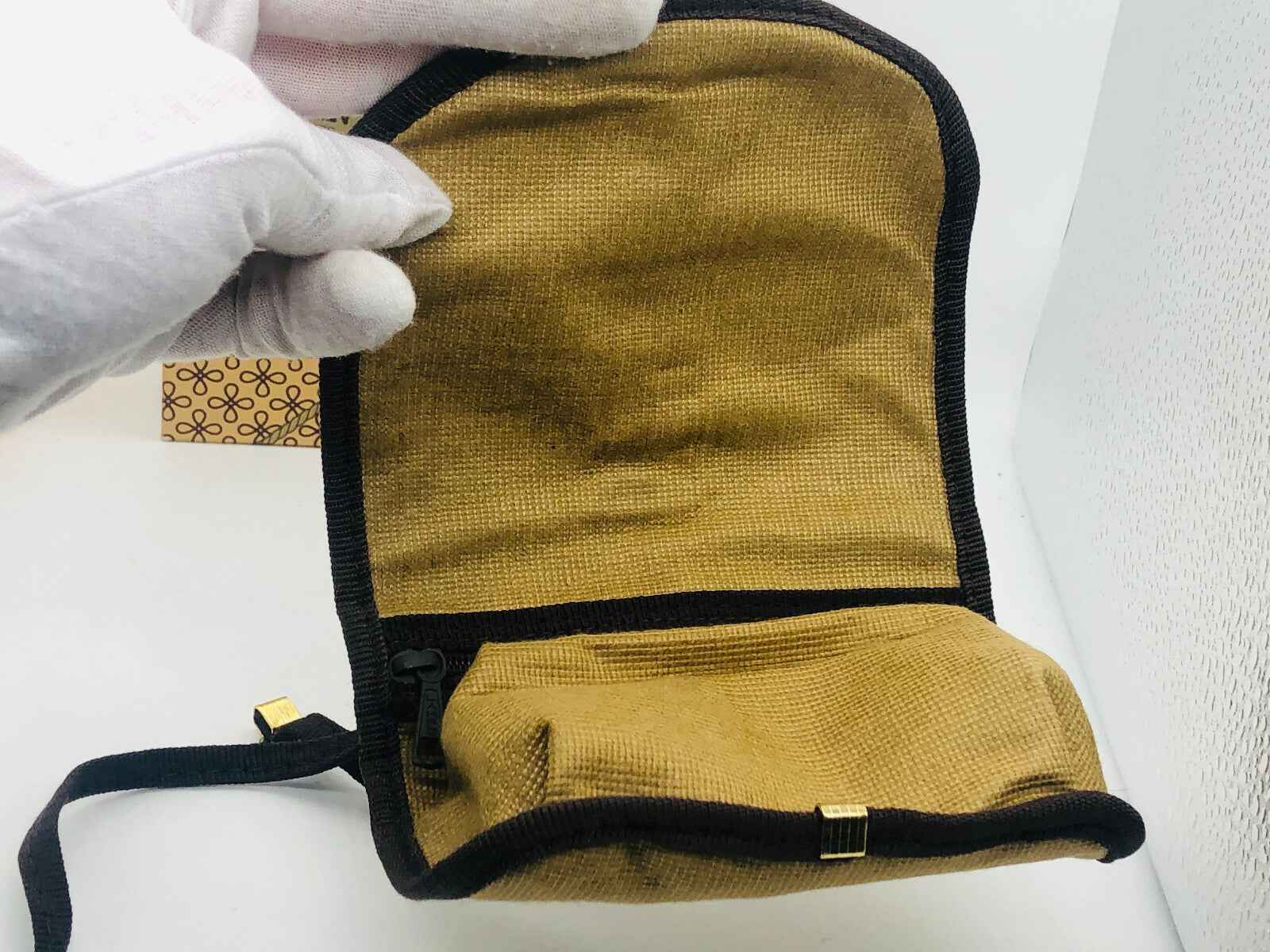 Interno vuoto della custodia vintage per Profumo Vintage Eleven Atkinsons con chiusura a zip