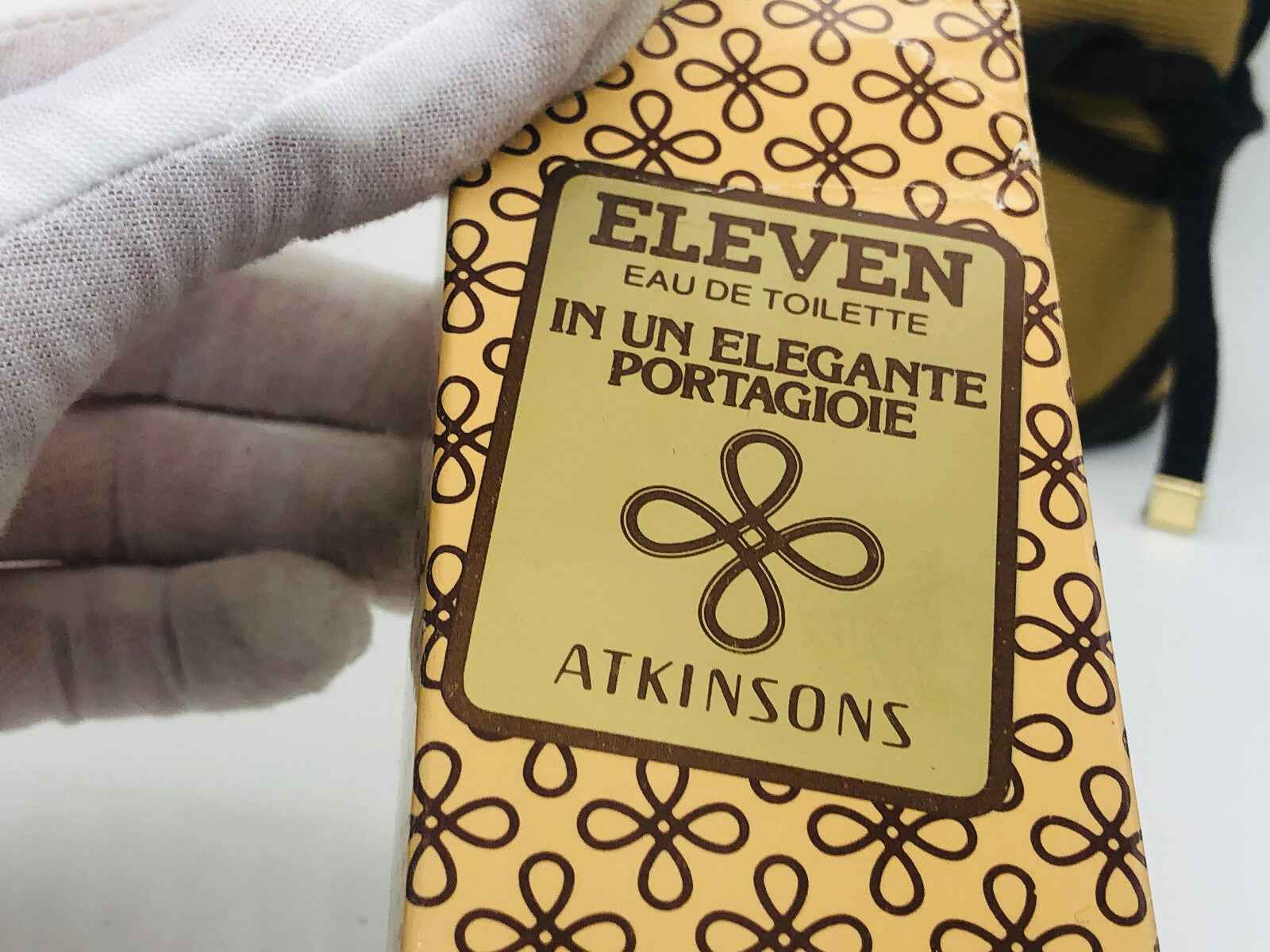 Scatola di profumo Vintage Eleven Atkinsons in un elegante portagioie con design classico