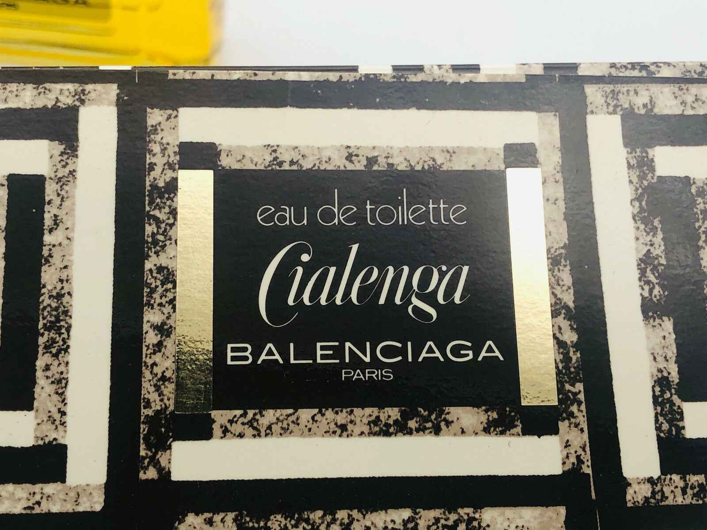 Profumo Balenciaga Cialenga Vintage in confezione elegante con design geometrico